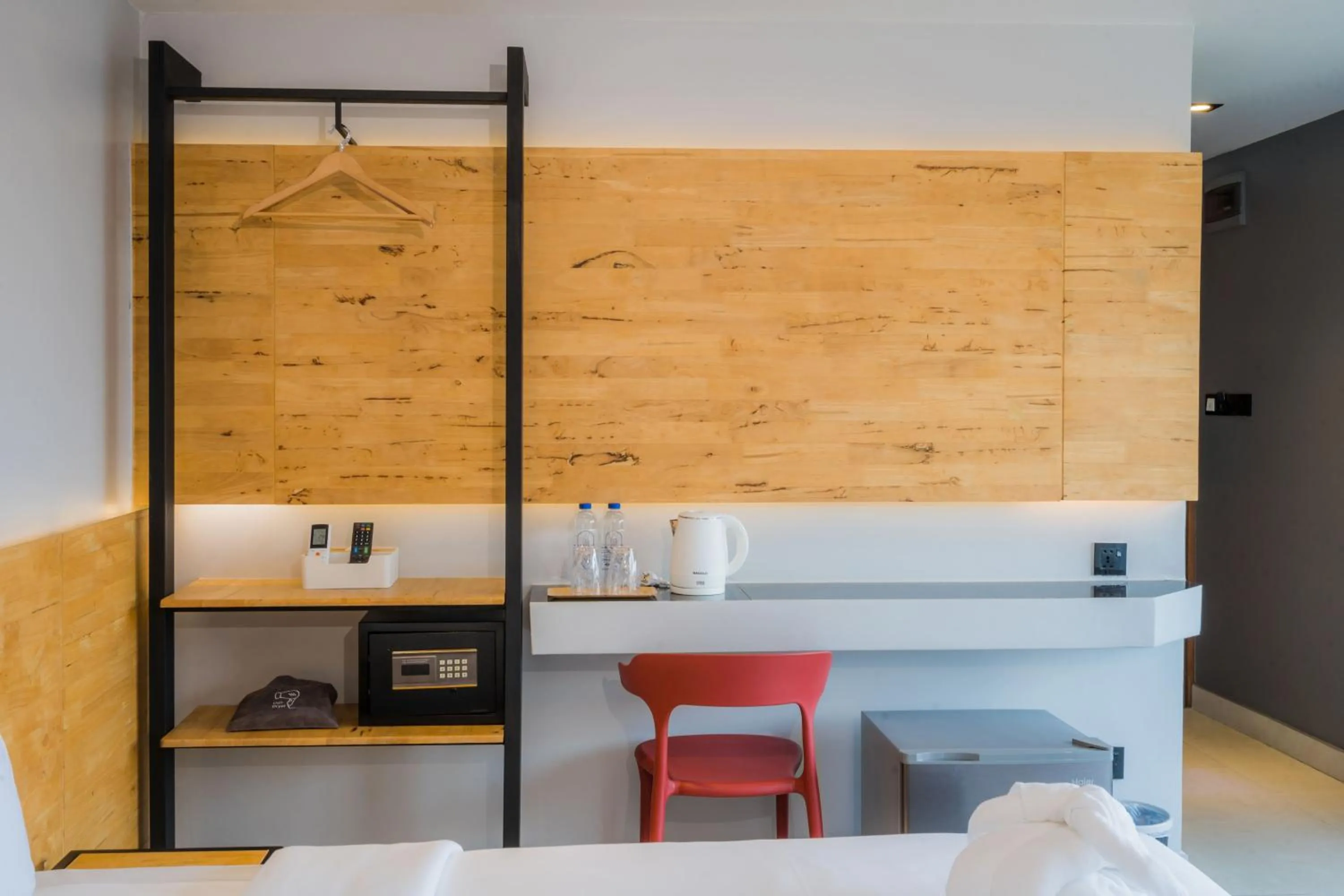 hair dresser, Bed in Lek Lek Samui Room X Coffee Bar