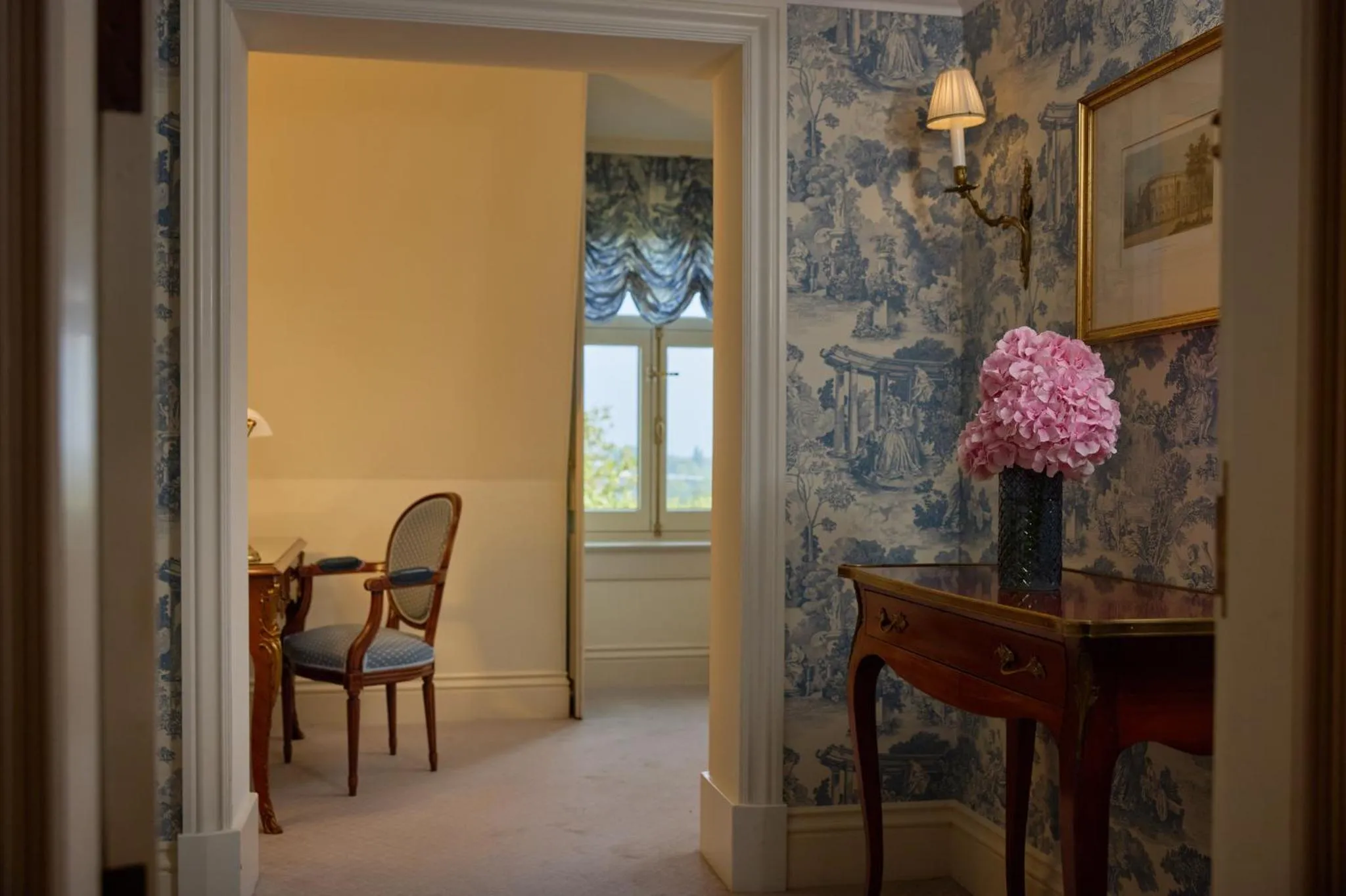 Photo of the whole room in InterContinental Amstel Amsterdam by IHG