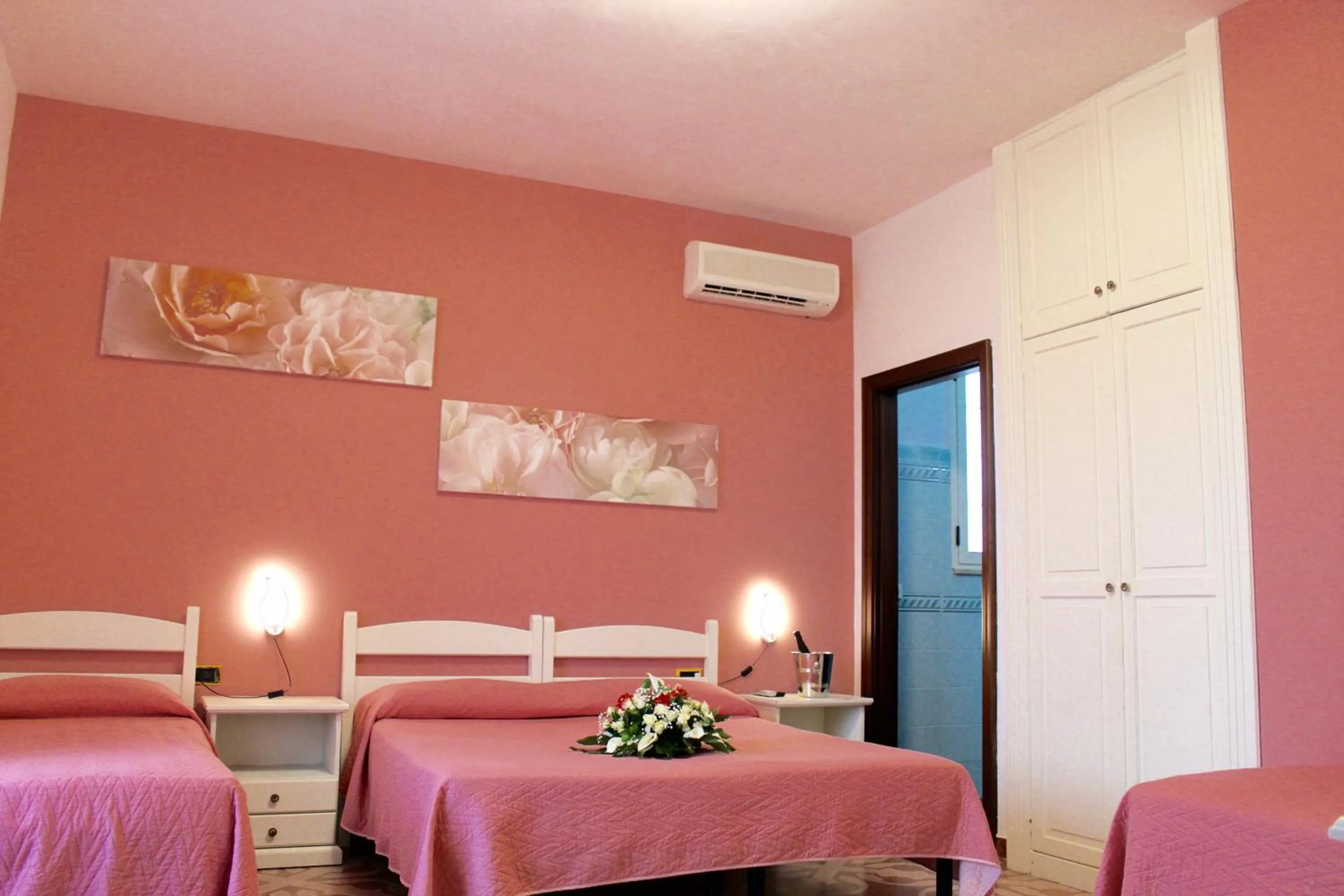 Photo of the whole room, Bed in Hotel Villa Giovanna