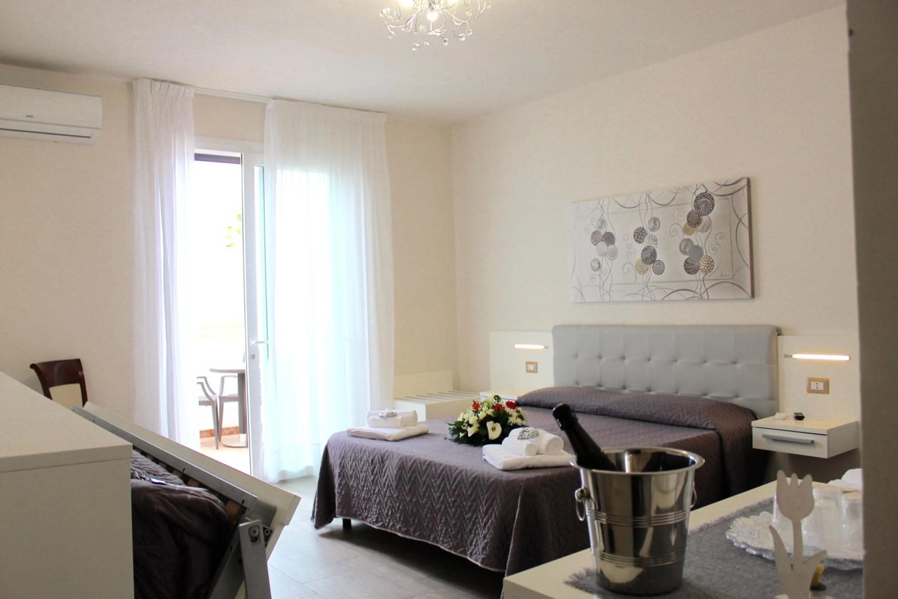 Photo of the whole room, Bed in Hotel Villa Giovanna