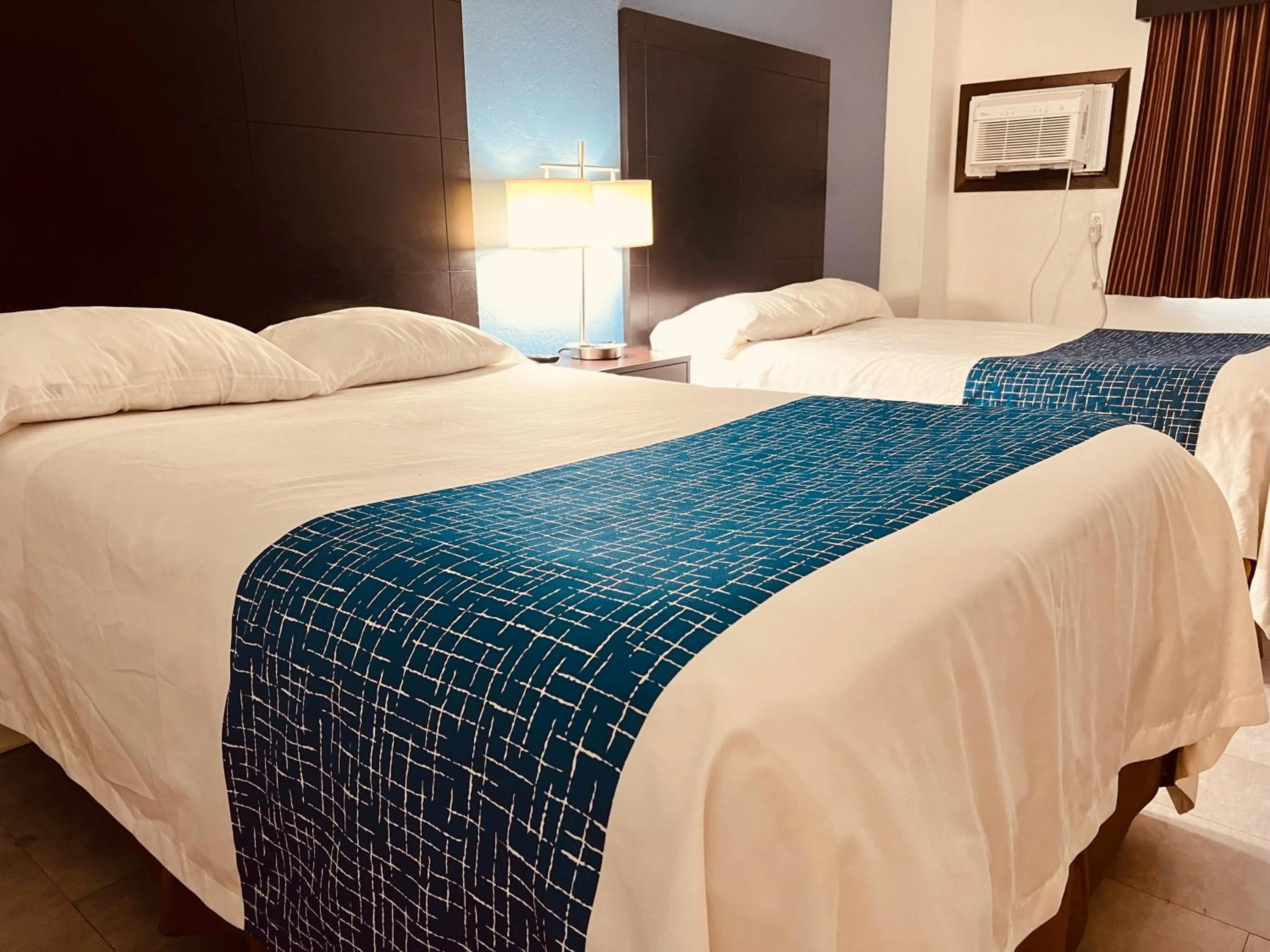 Bed in Travelodge by Wyndham Valleyfair Shakopee