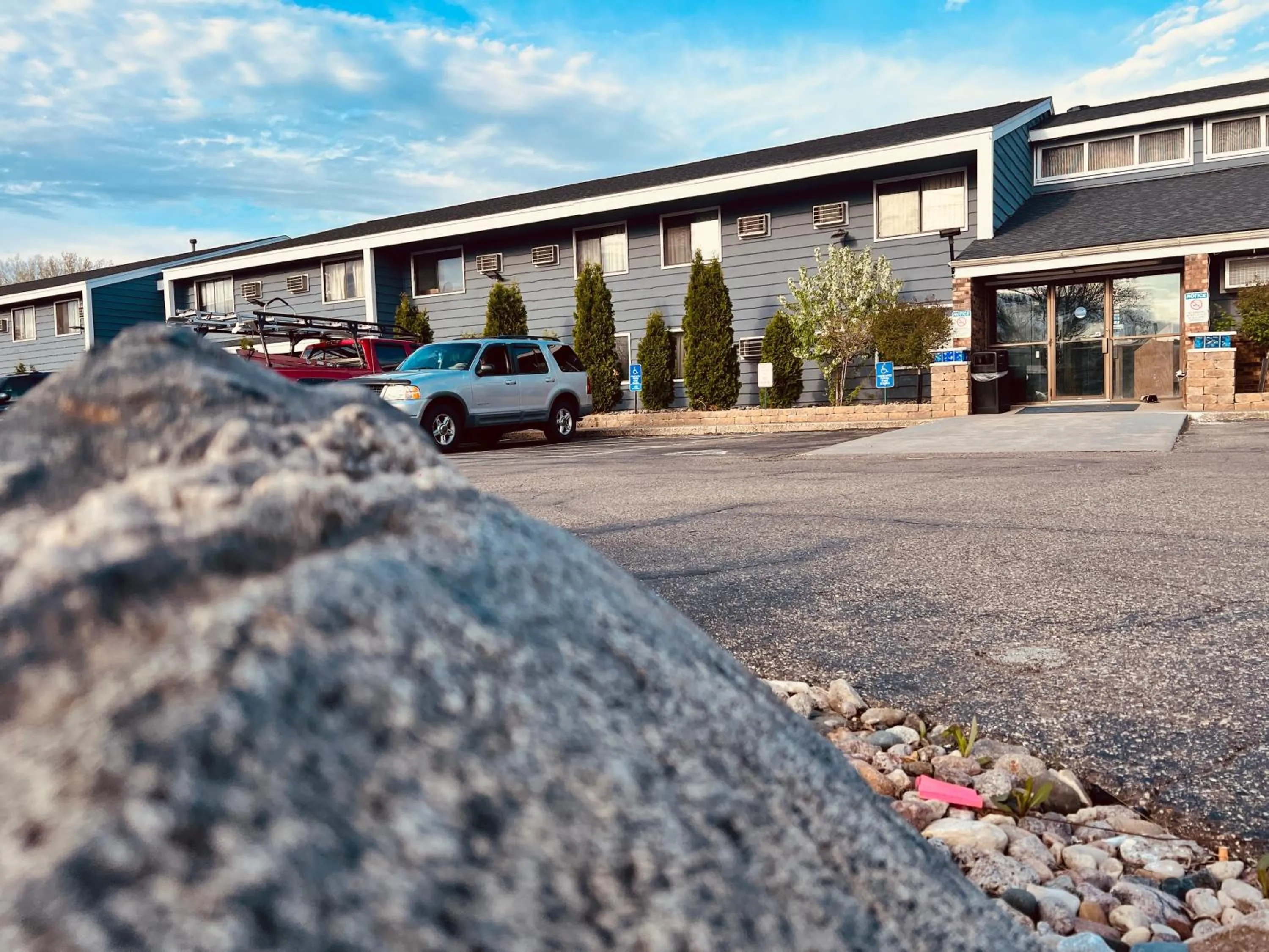 Parking in Travelodge by Wyndham Valleyfair Shakopee