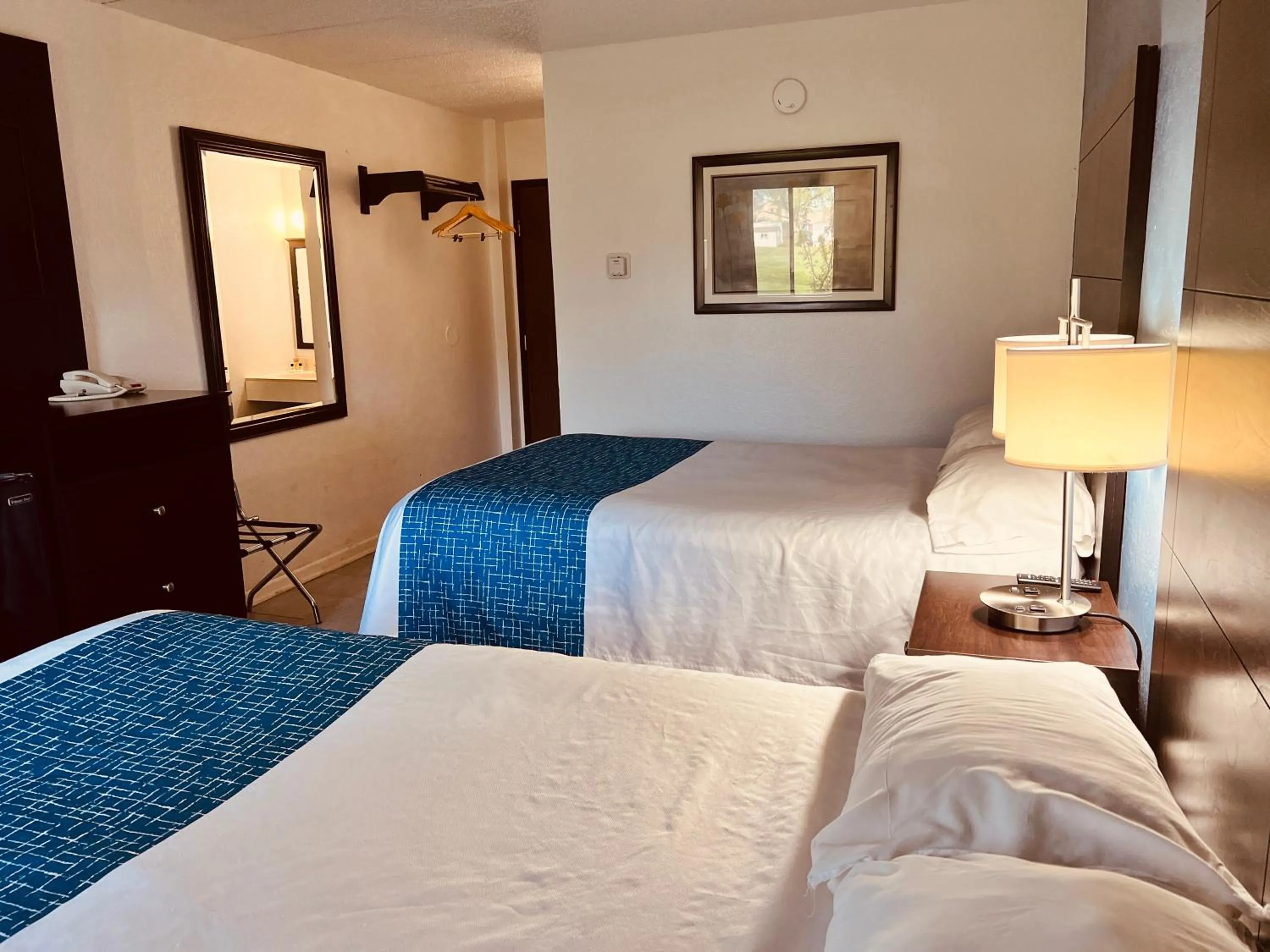 Bed in Travelodge by Wyndham Valleyfair Shakopee