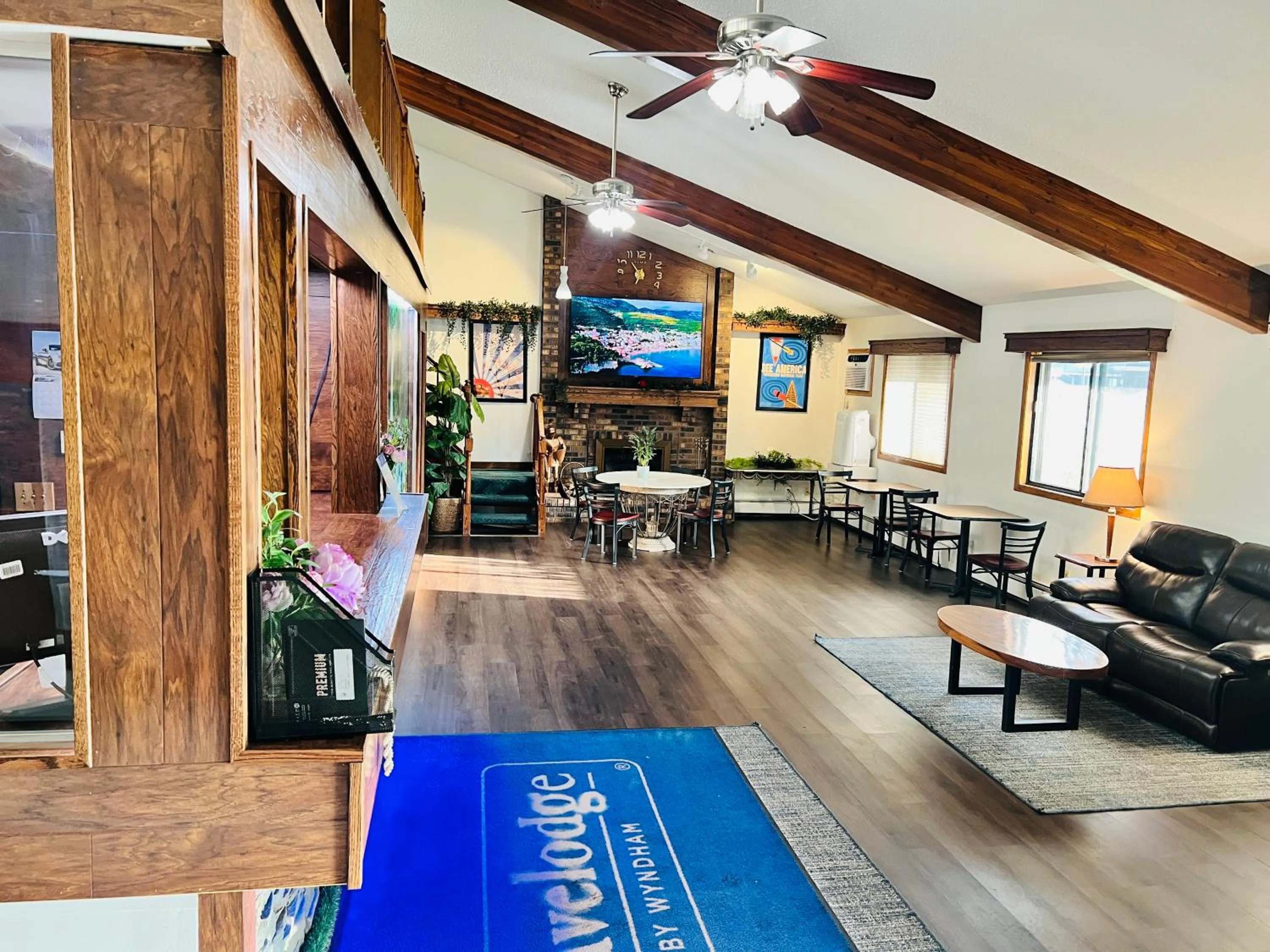 Lobby or reception in Travelodge by Wyndham Valleyfair Shakopee