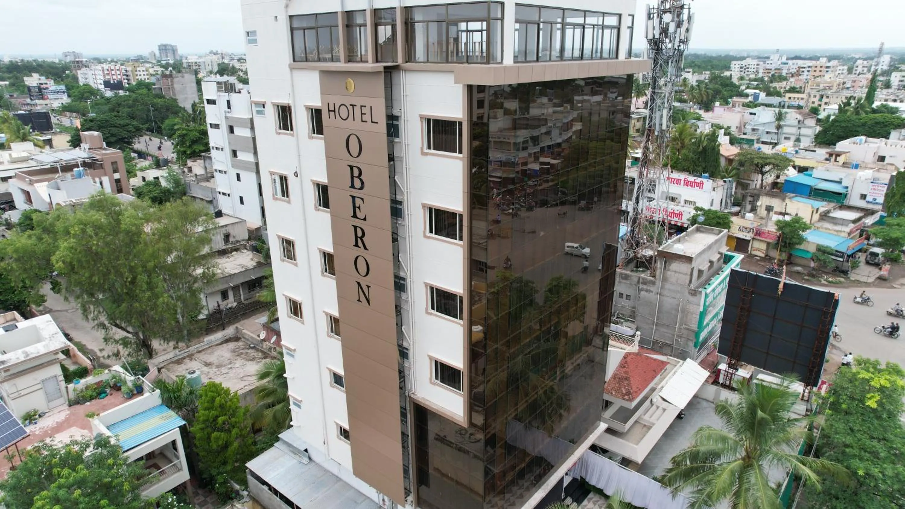 Property building in Hotel Oberon