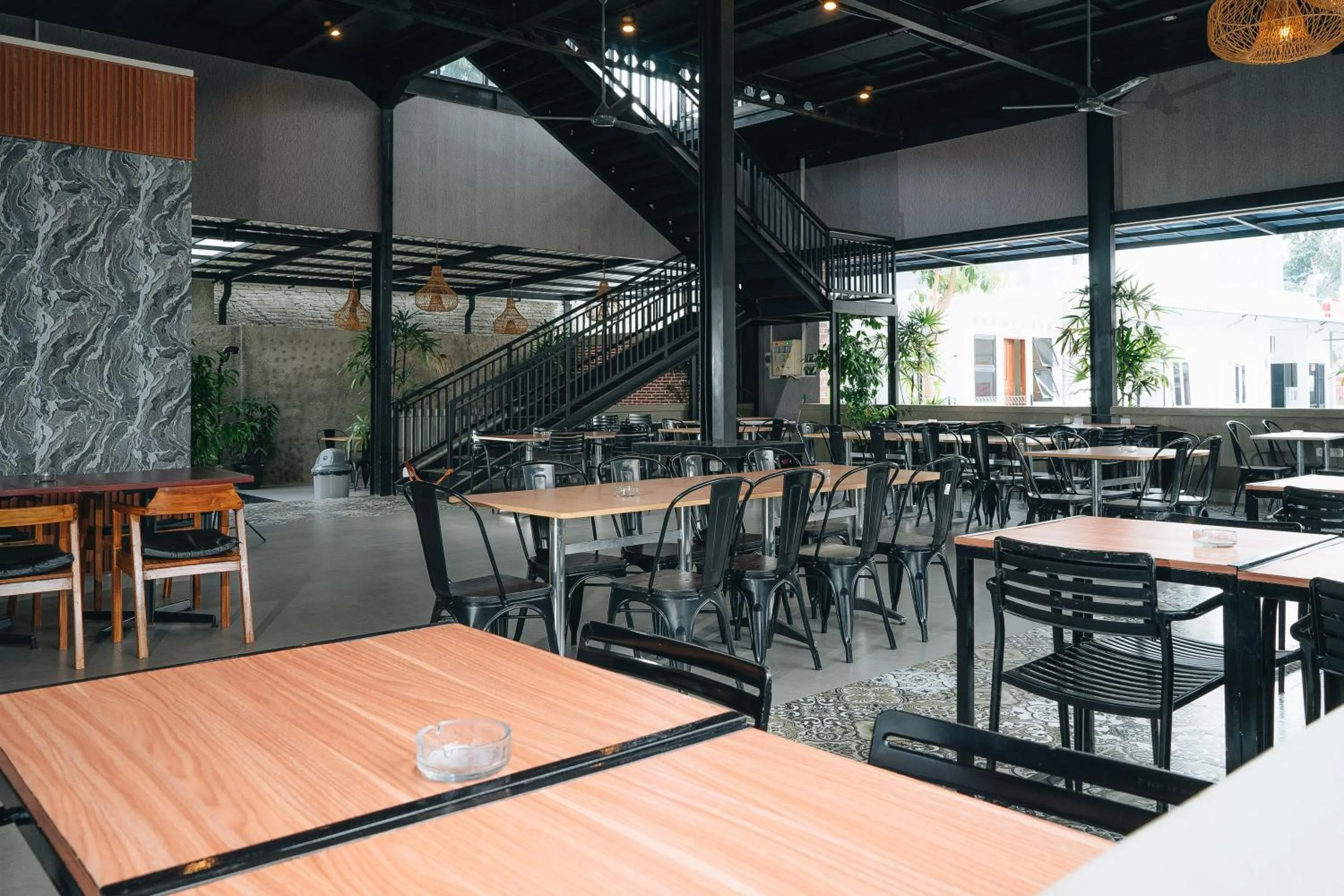 Restaurant/places to eat in Sans WM Hotel Blitar