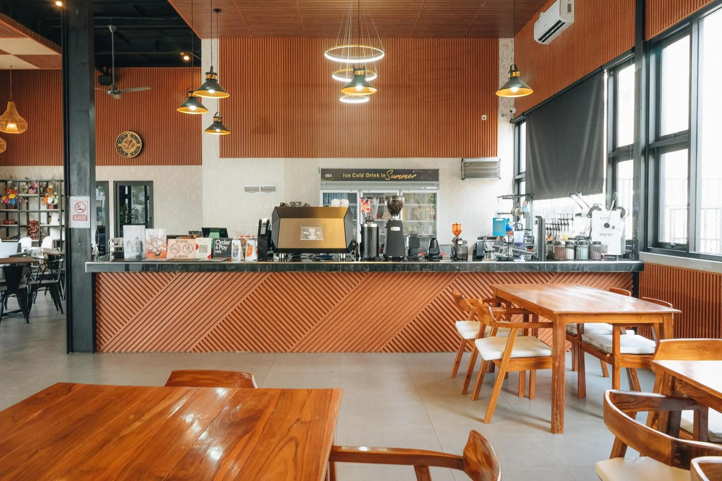 Restaurant/places to eat in Sans WM Hotel Blitar