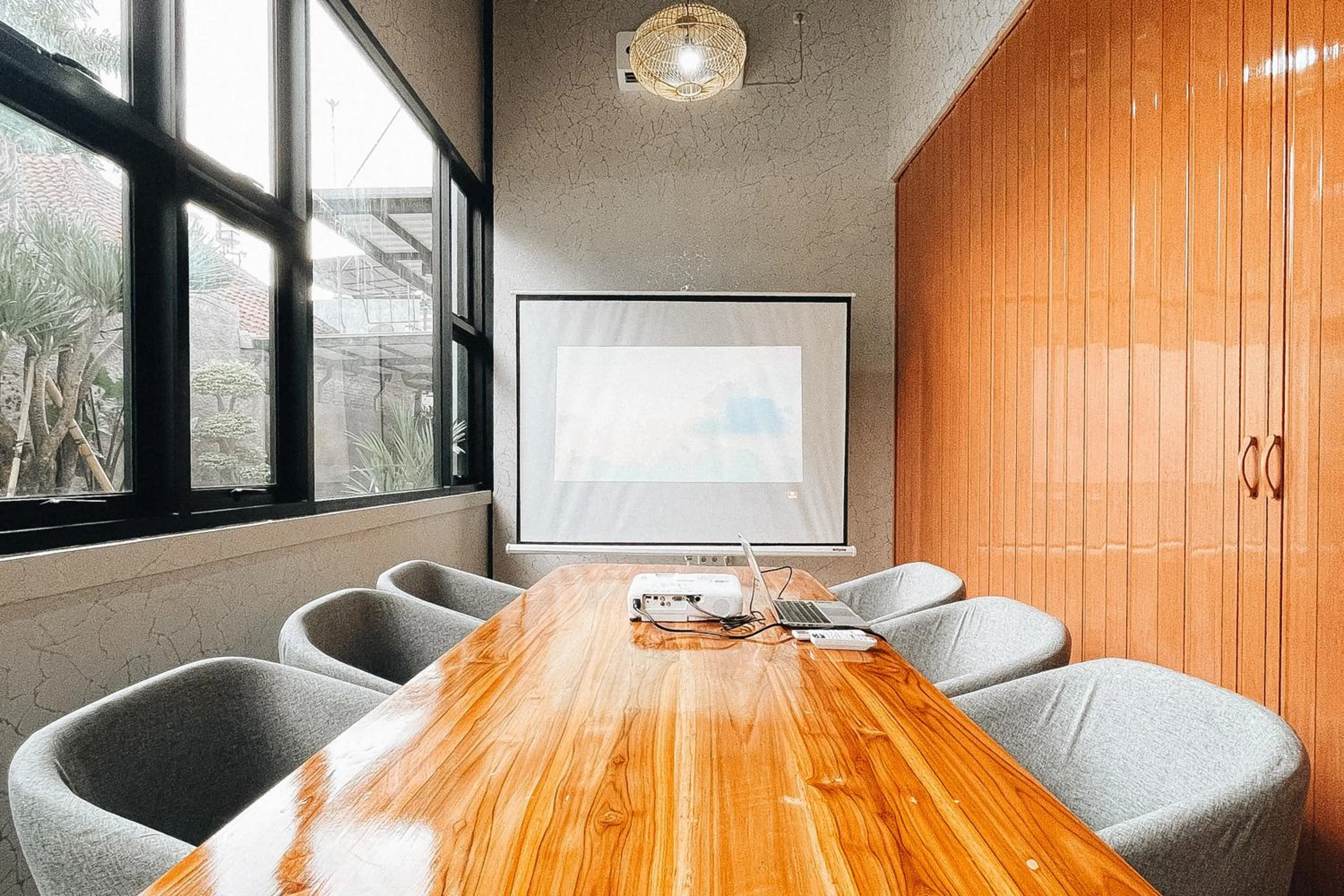 Meeting/conference room in Sans WM Hotel Blitar