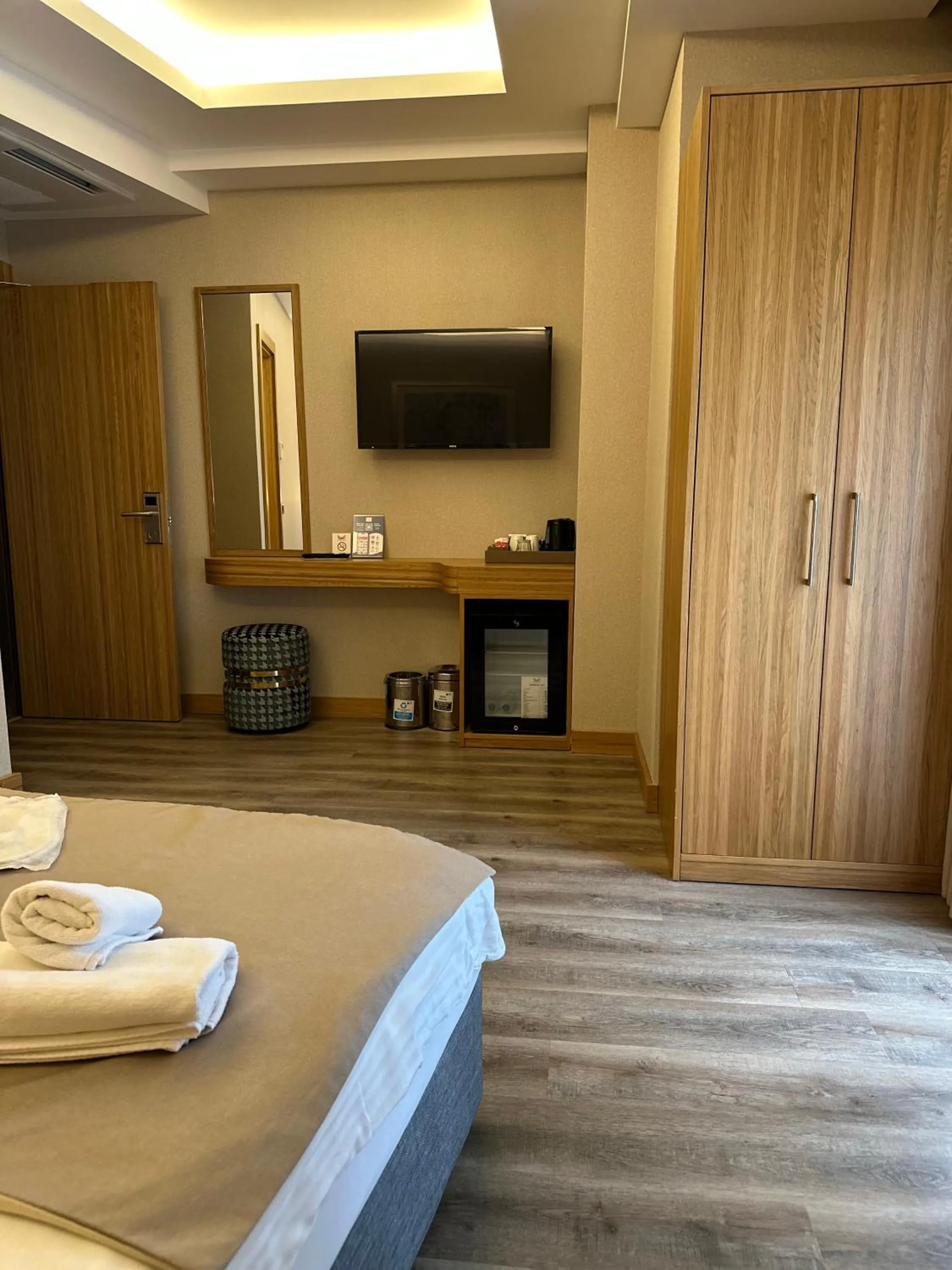 Balcony/Terrace, Bed in Hotel Ravi