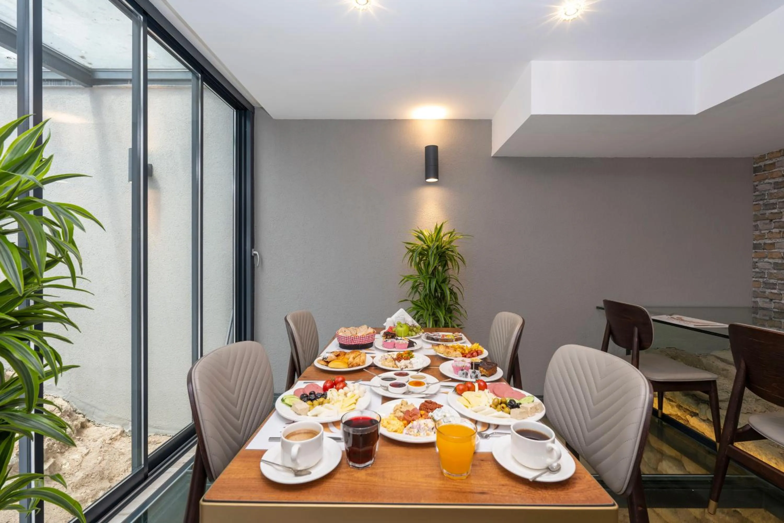 Breakfast in Hotel Ravi