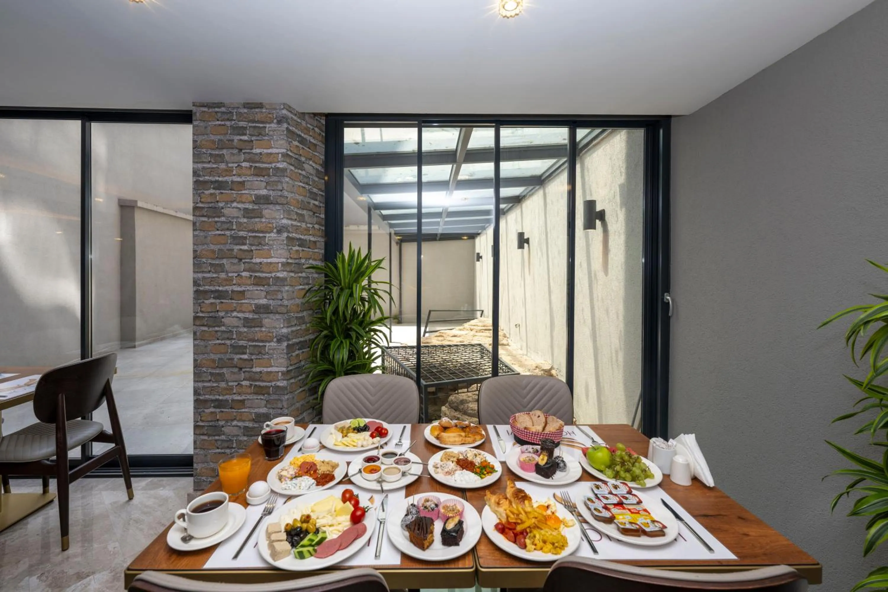 Breakfast in Hotel Ravi