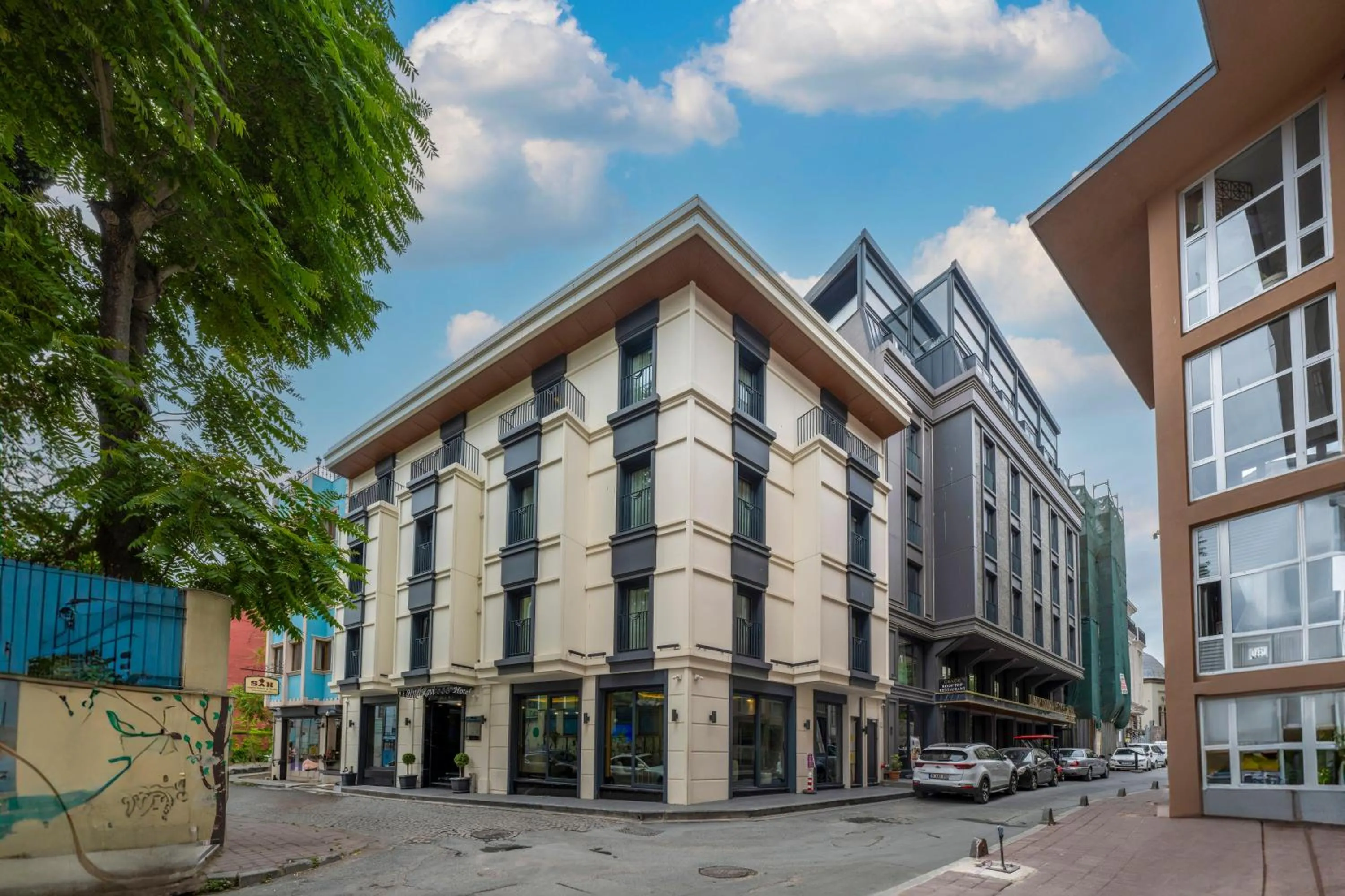 Property building in Hotel Ravi