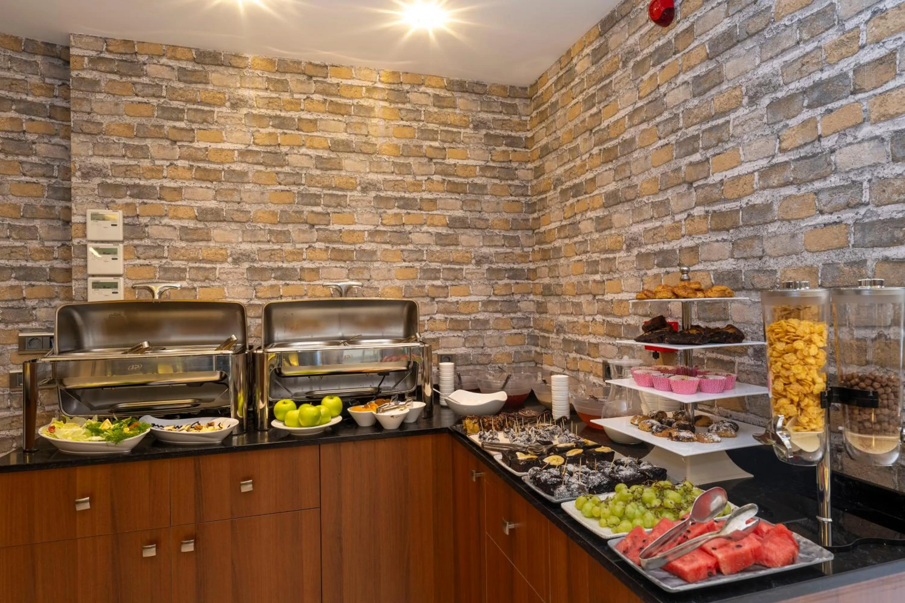 Buffet breakfast in Hotel Ravi