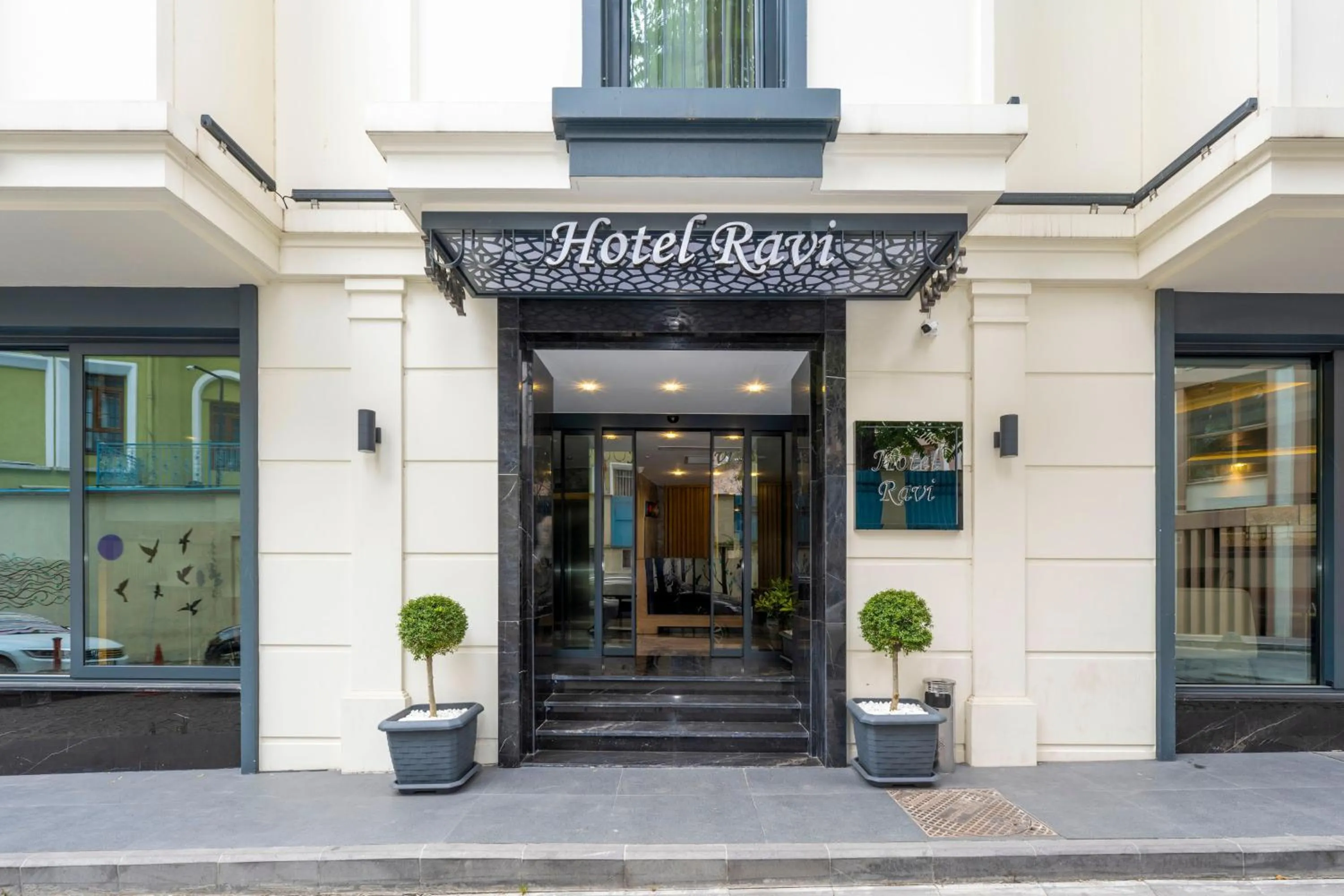 Facade/entrance in Hotel Ravi