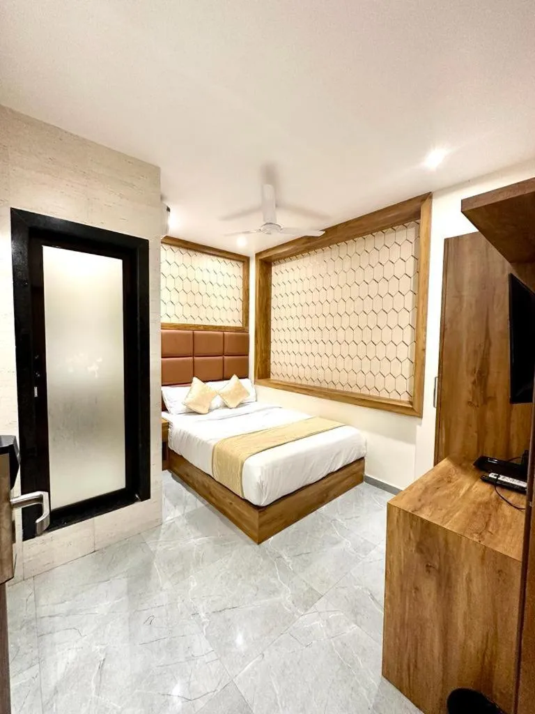 Communal lounge/ TV room in Hotel BKC Prime Near Trade Centre US Embassy, Mumbai