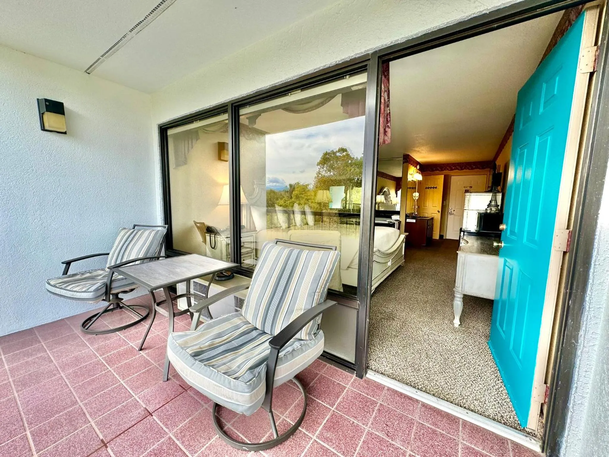 Patio in Rivergate Mountain Lodge