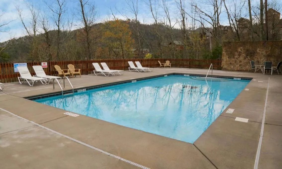 Swimming pool in Rivergate Mountain Lodge