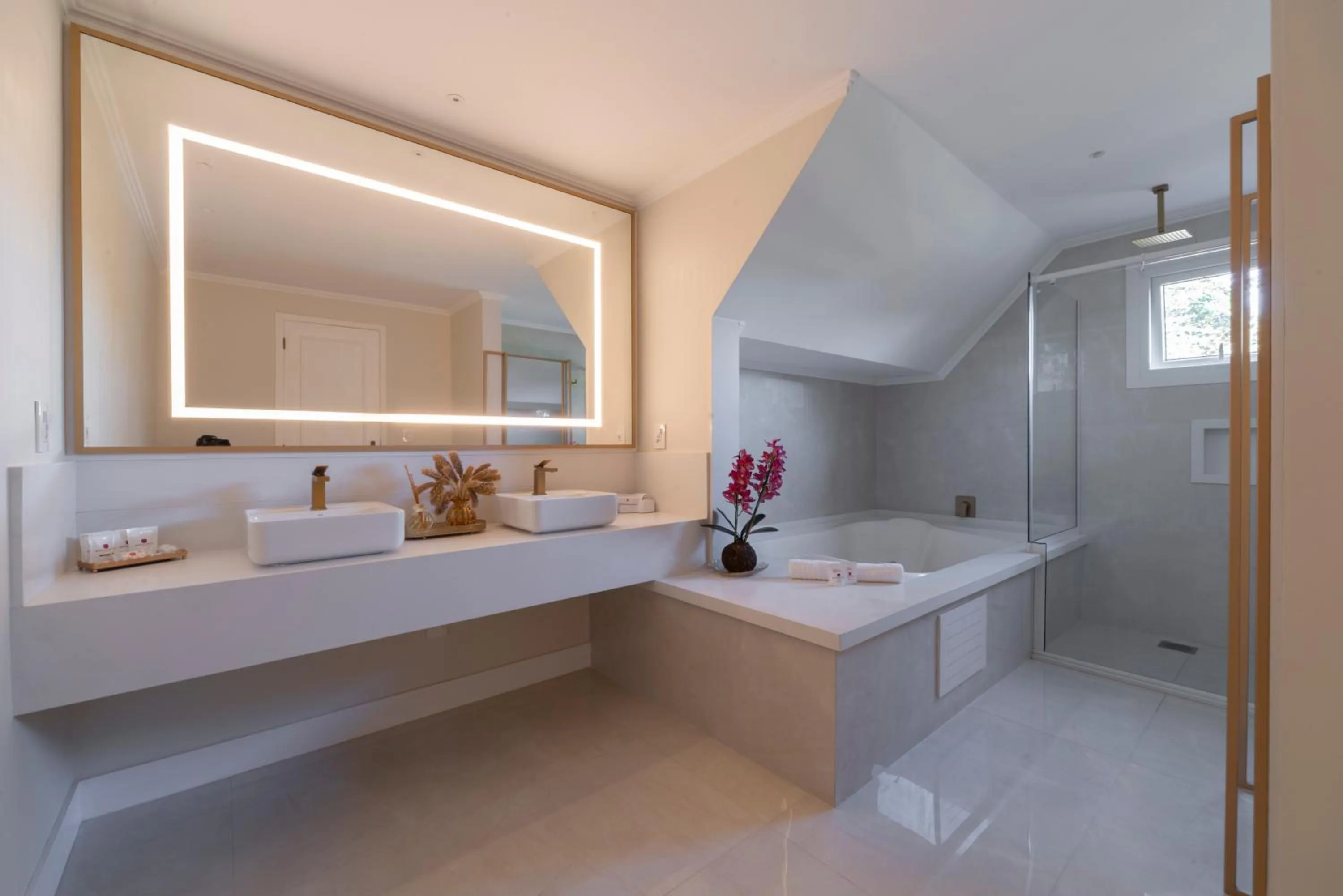 Hot Tub in Hotel Monte Felice Bosque