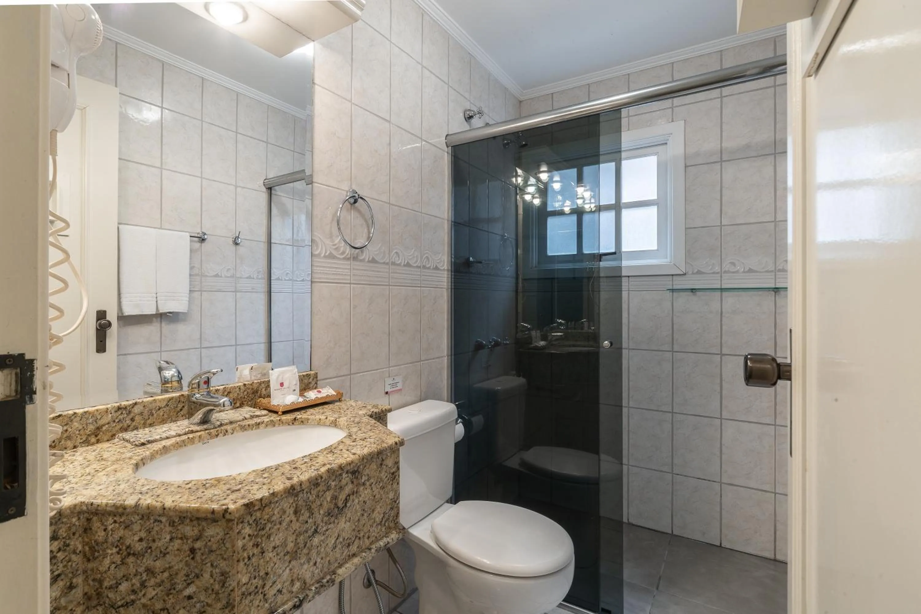 Shower in Hotel Monte Felice Bosque