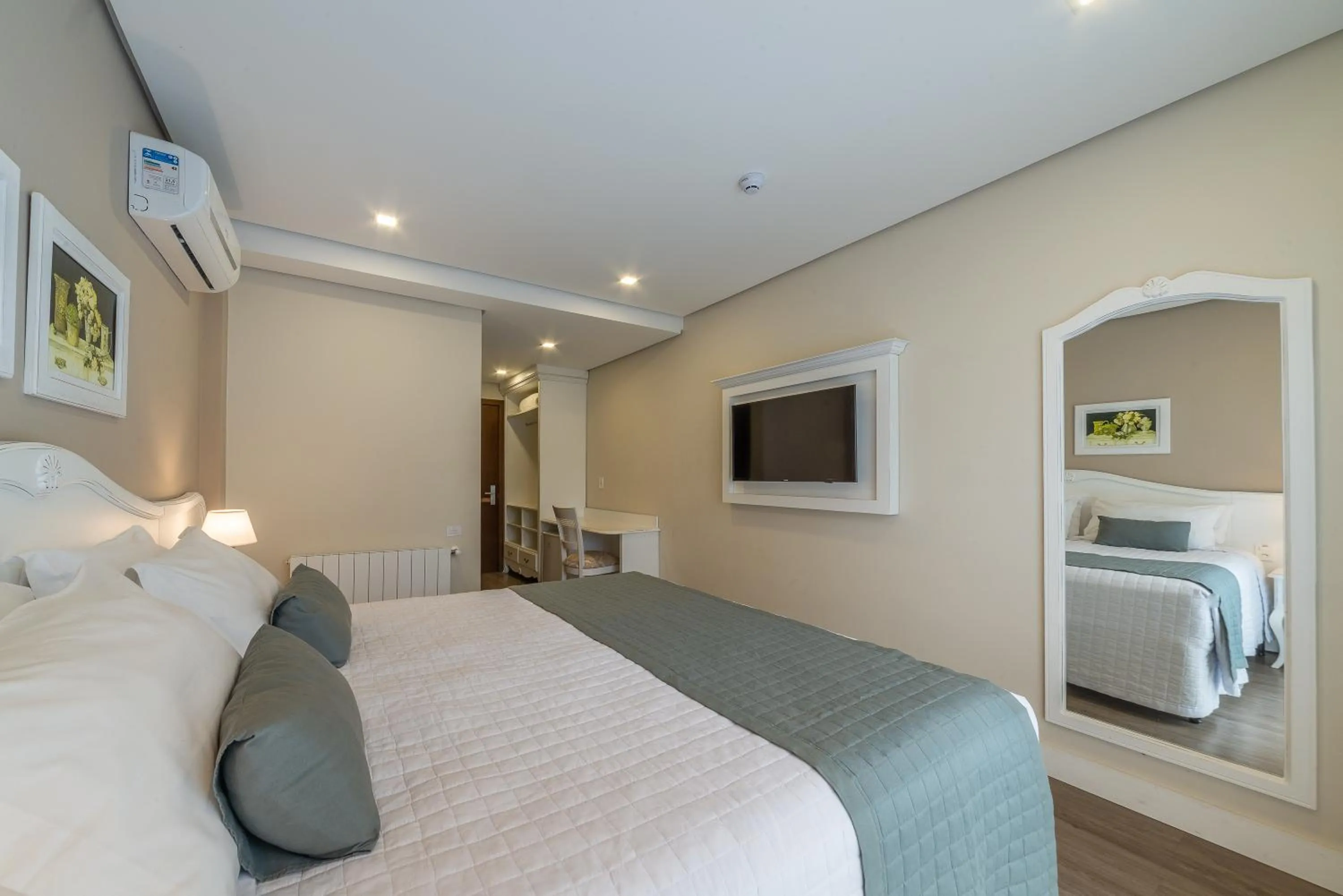 Bed in Hotel Monte Felice Bosque