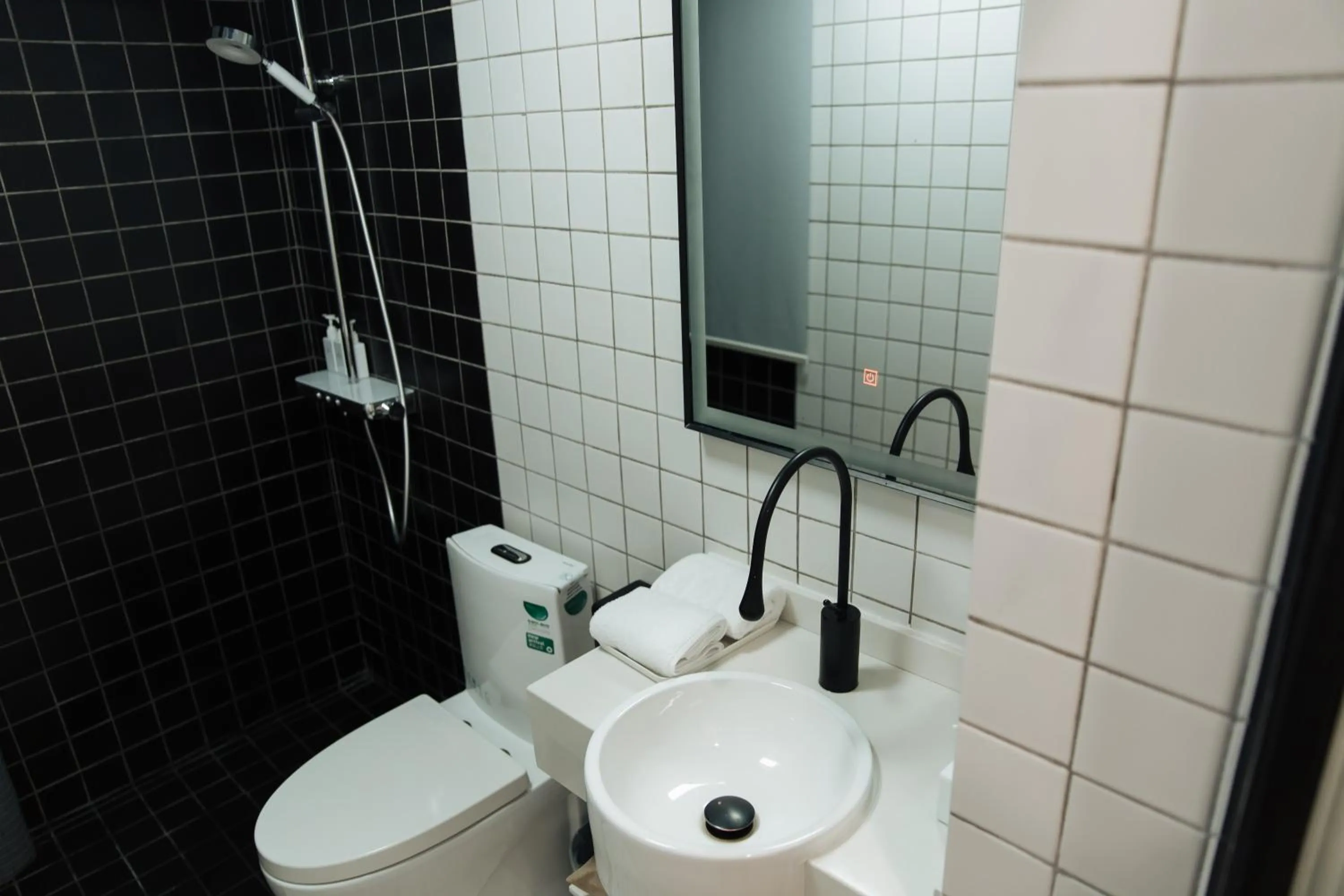 Shower in City Park Hotel