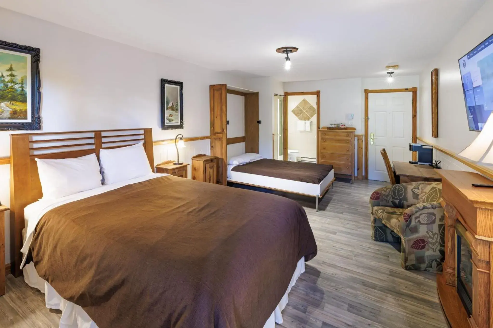 Standard Quadruple Room in Auberge Du Vieux Moulin Standard Quadruple Room in Auberge Du Vieux Moulin