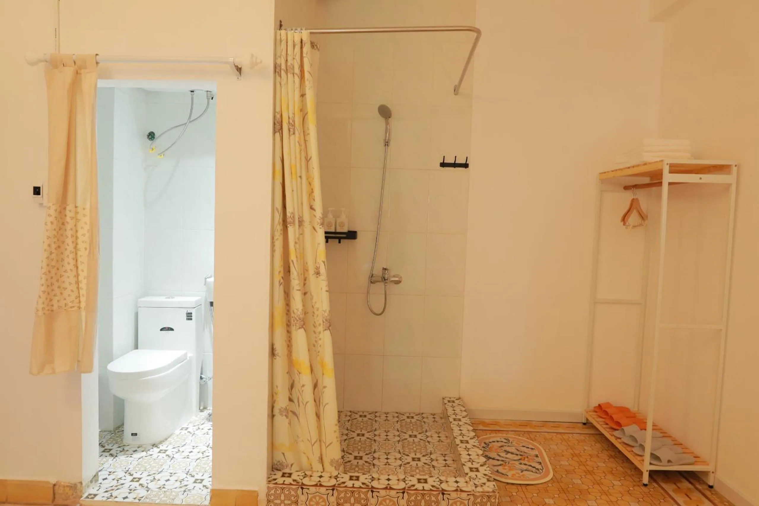 Shower in LA VIE EN ROSE 2 Hotel