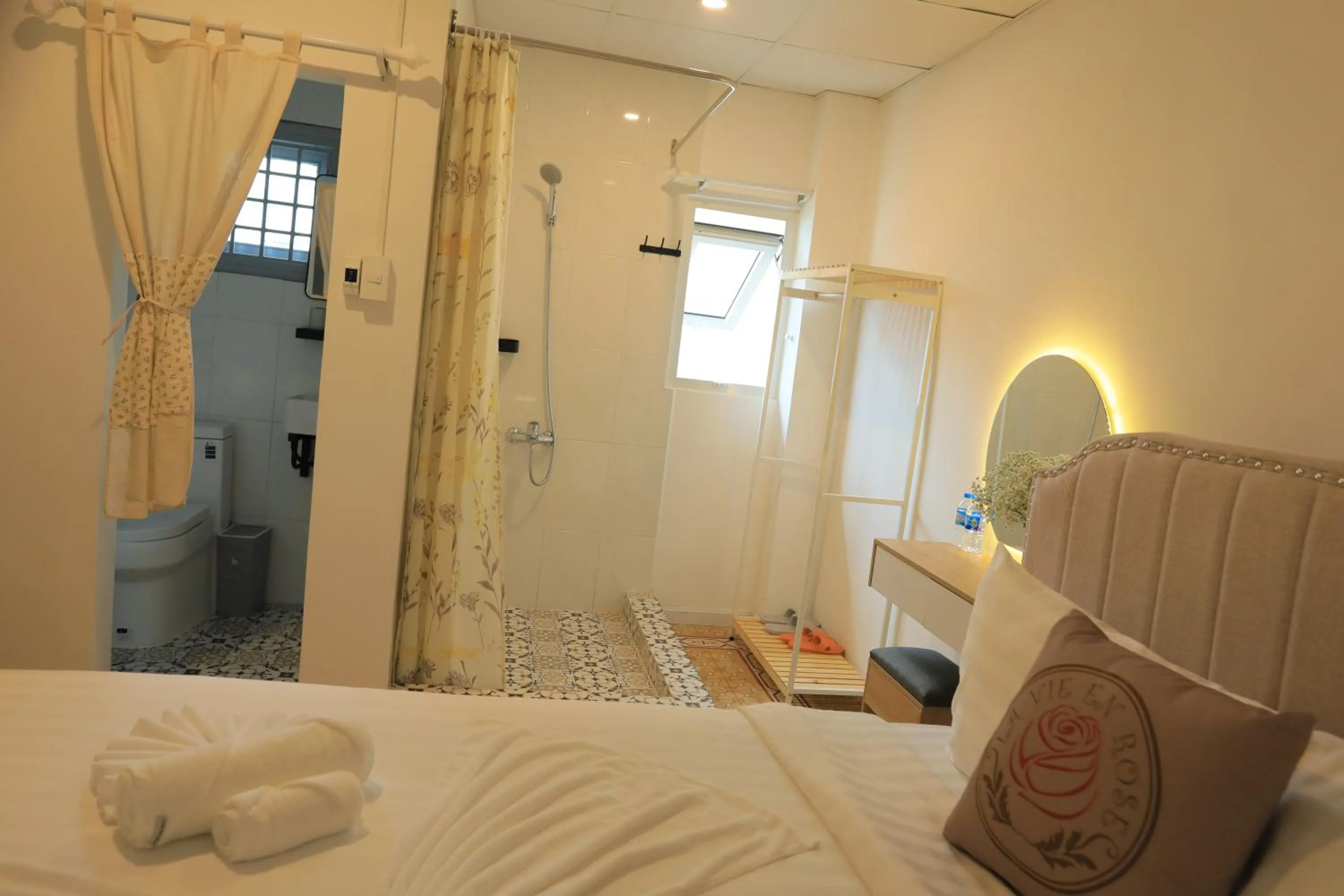 Bathroom in LA VIE EN ROSE 2 Hotel