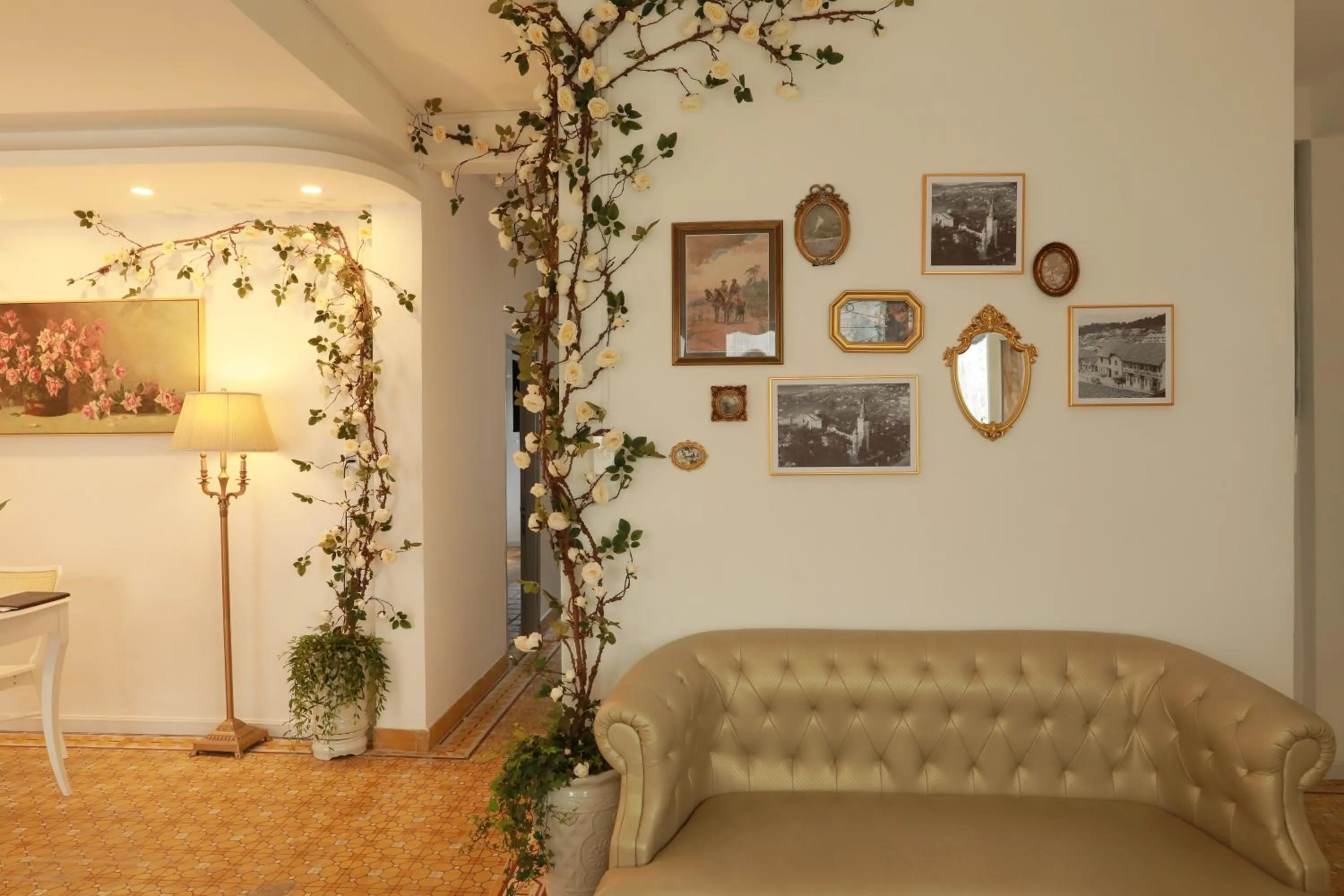 Property building in LA VIE EN ROSE 2 Hotel