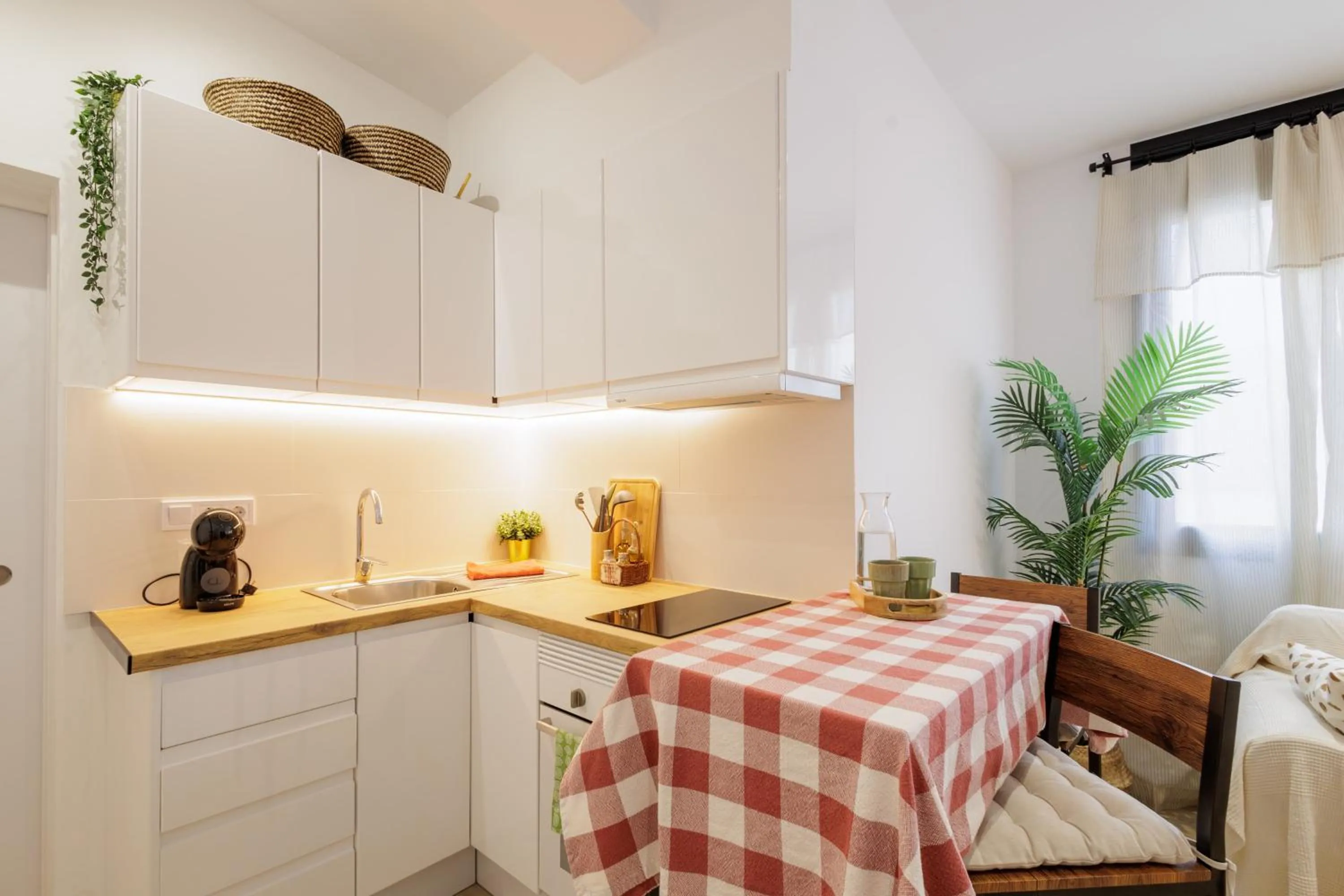Kitchen or kitchenette, Bed in Apartament a Sant Celoni, Montseny, Barcelona