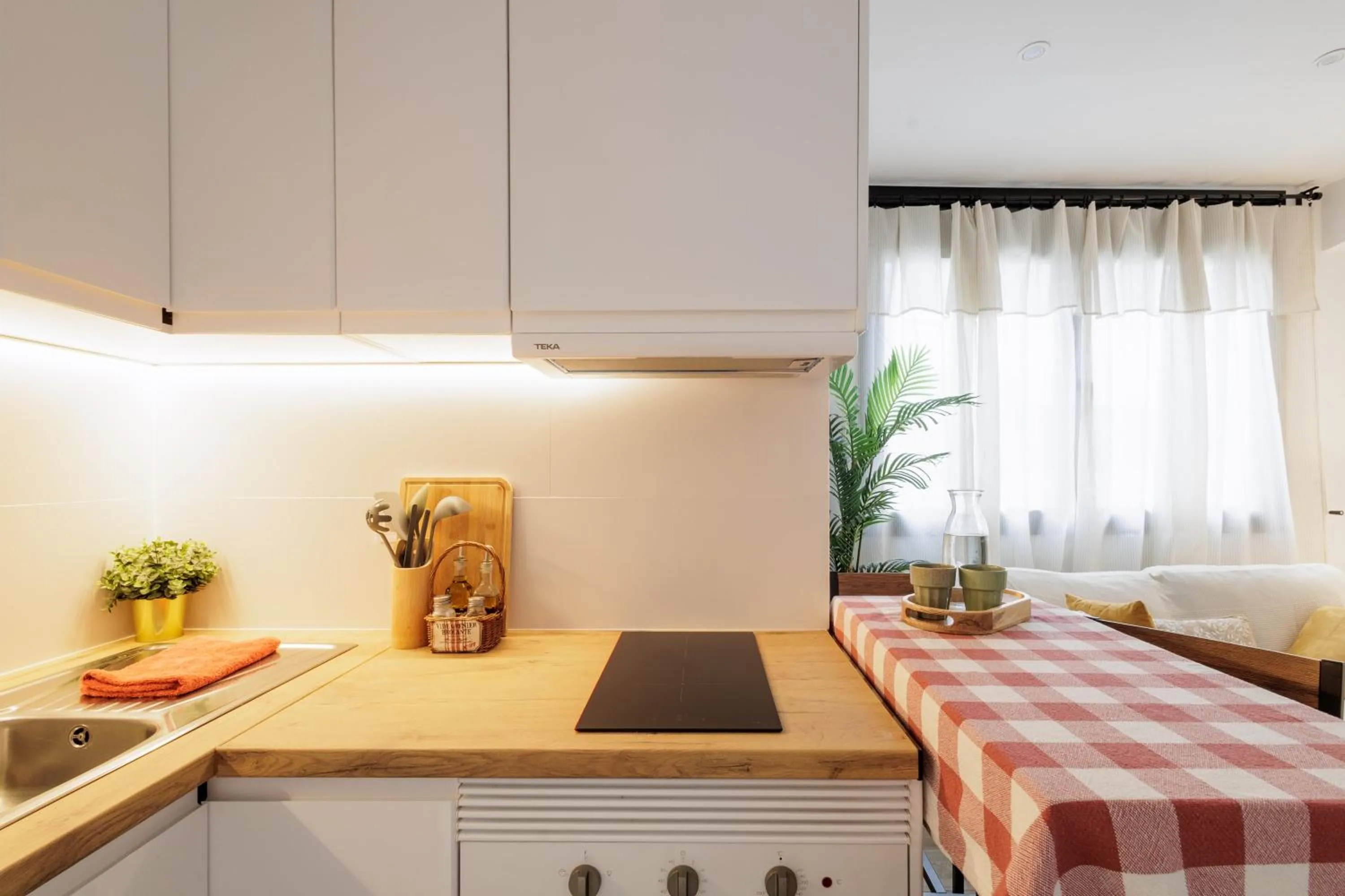 Kitchen or kitchenette, Bed in Apartament a Sant Celoni, Montseny, Barcelona