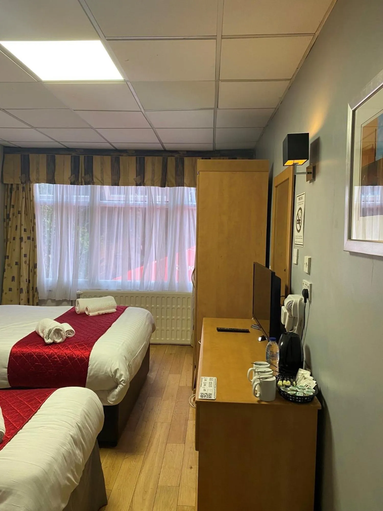 TV and multimedia, Bed in Whites Hotel