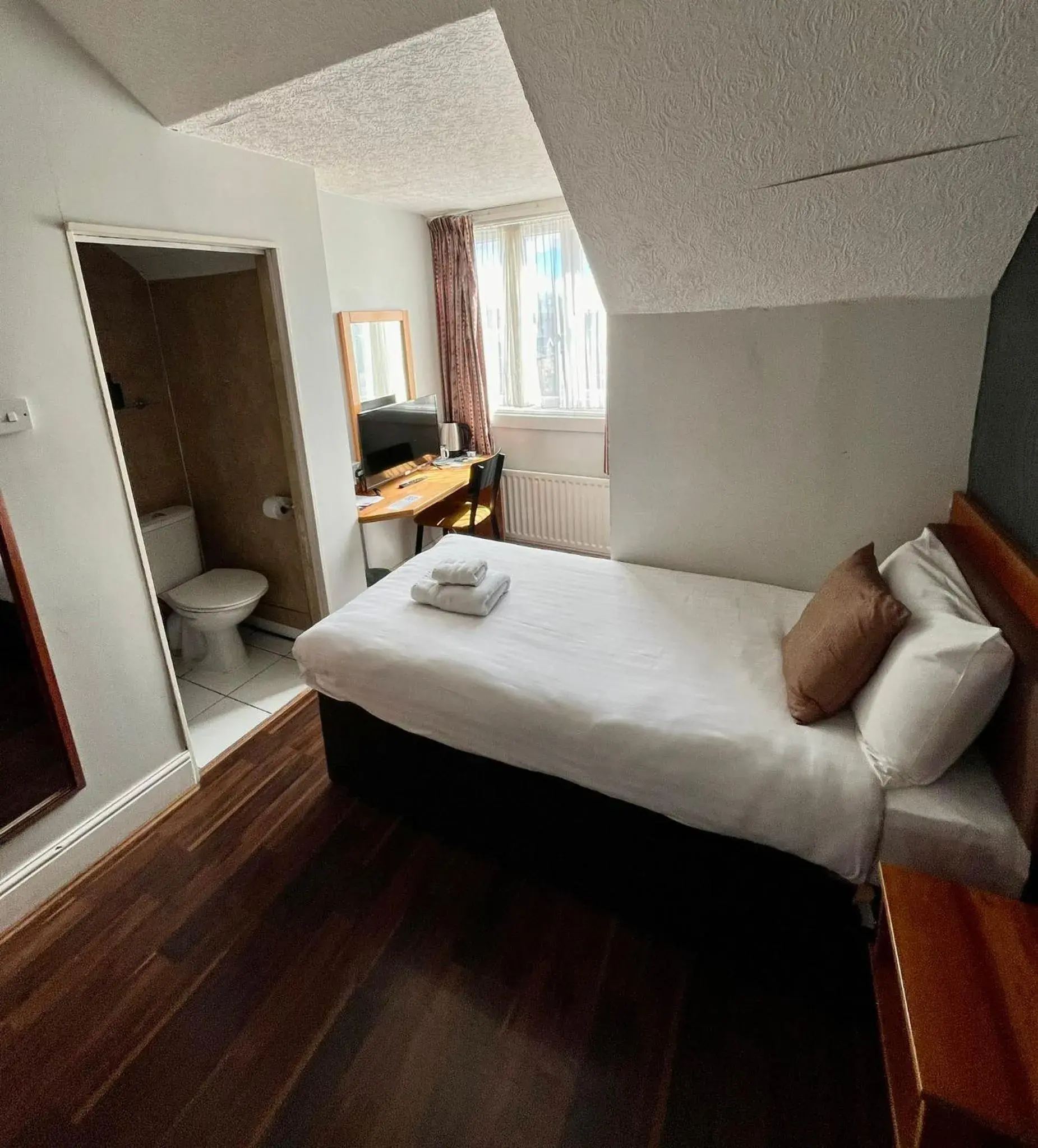 Single Room in Whites Hotel Single Room in Whites Hotel