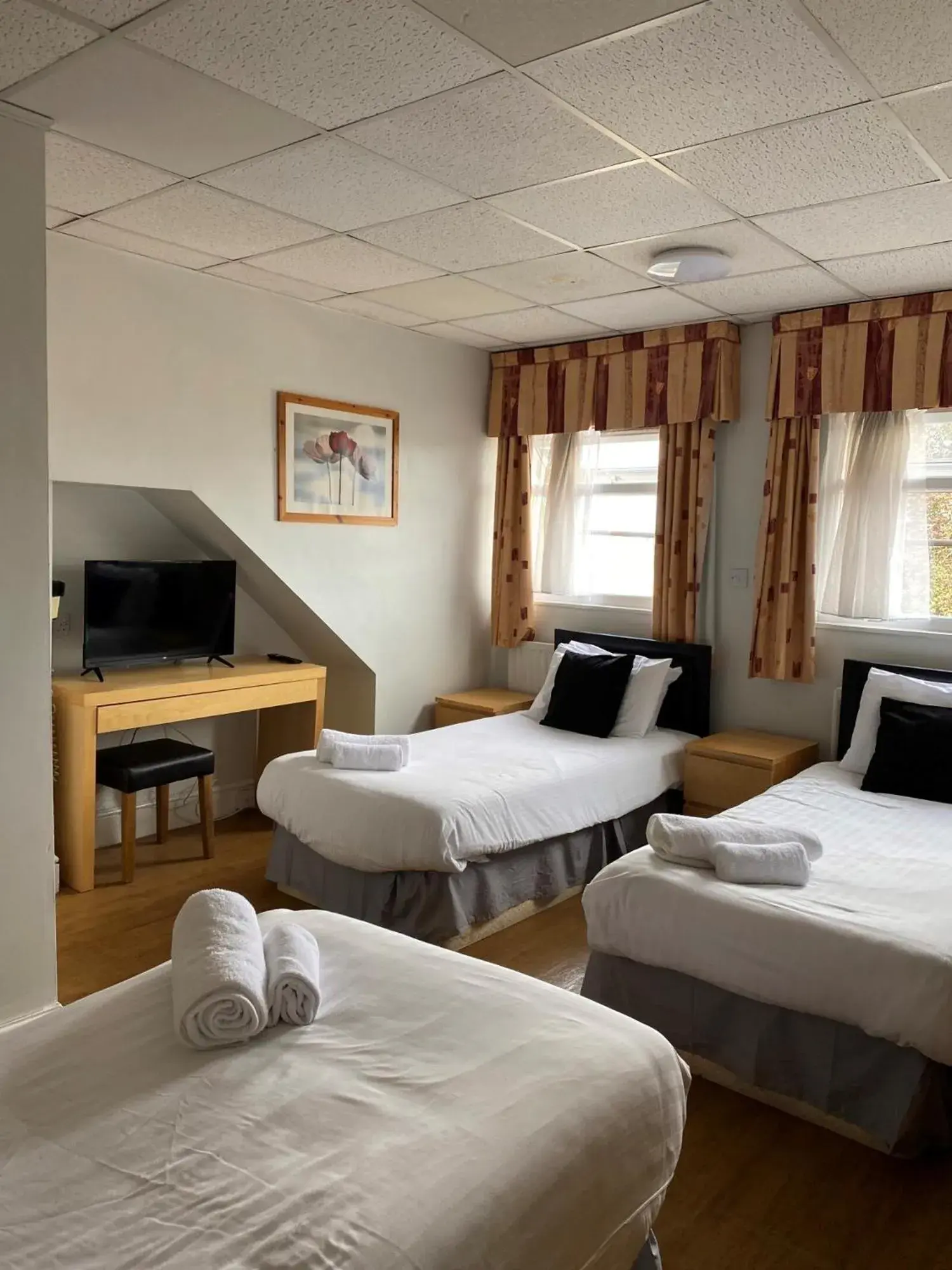 Classic Triple Room in Whites Hotel Classic Triple Room in Whites Hotel