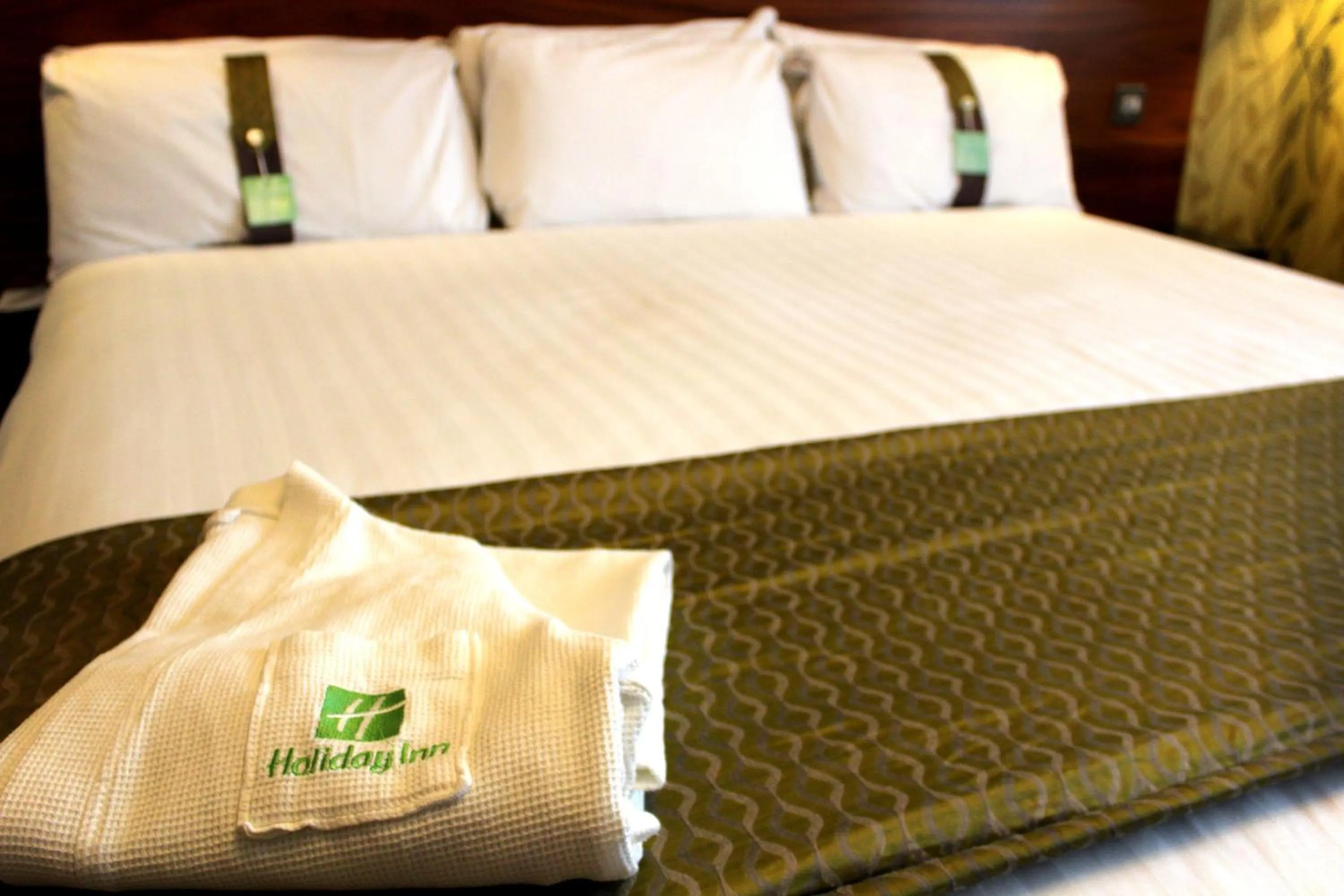 Photo of the whole room, Bed in Holiday Inn Newcastle-Jesmond by IHG