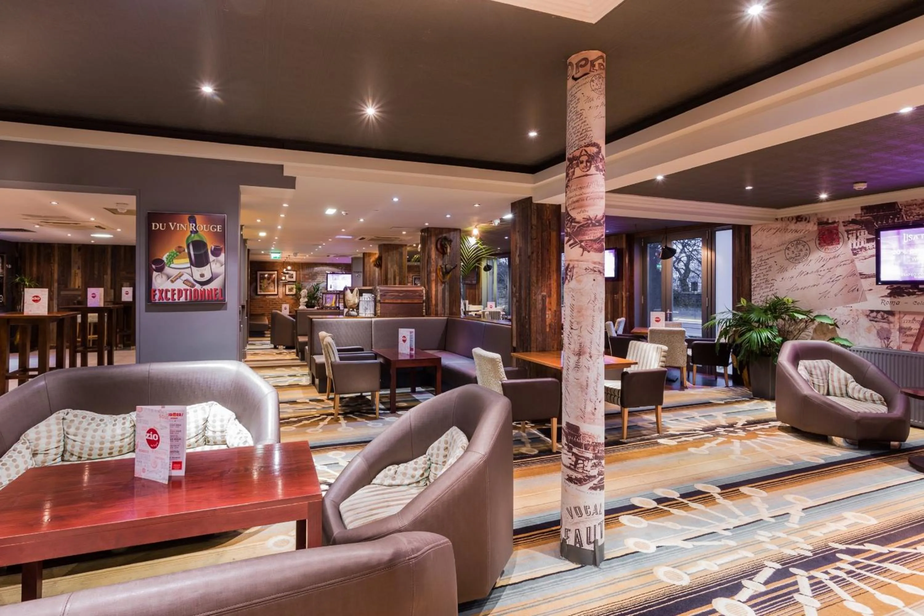 Lounge or bar in Holiday Inn Newcastle-Jesmond by IHG