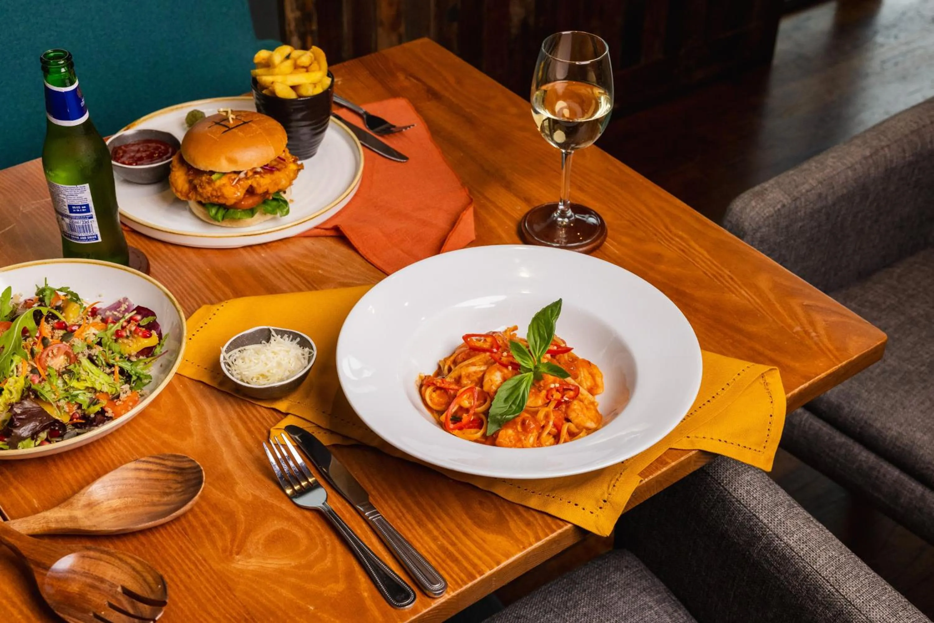 Restaurant/places to eat in Holiday Inn Newcastle-Jesmond by IHG