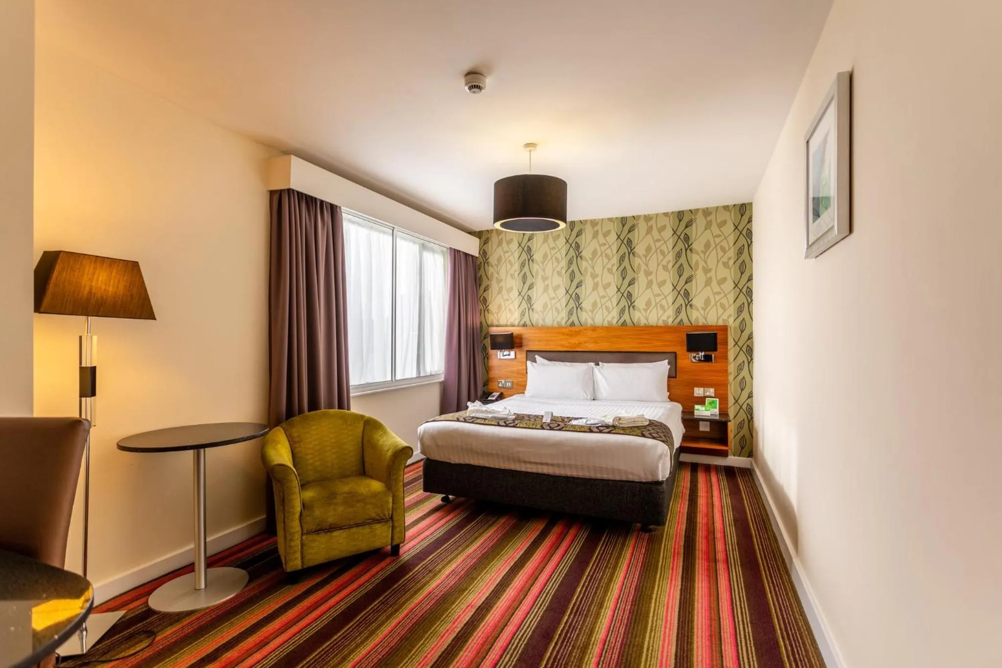 Photo of the whole room, Bed in Holiday Inn Newcastle-Jesmond by IHG