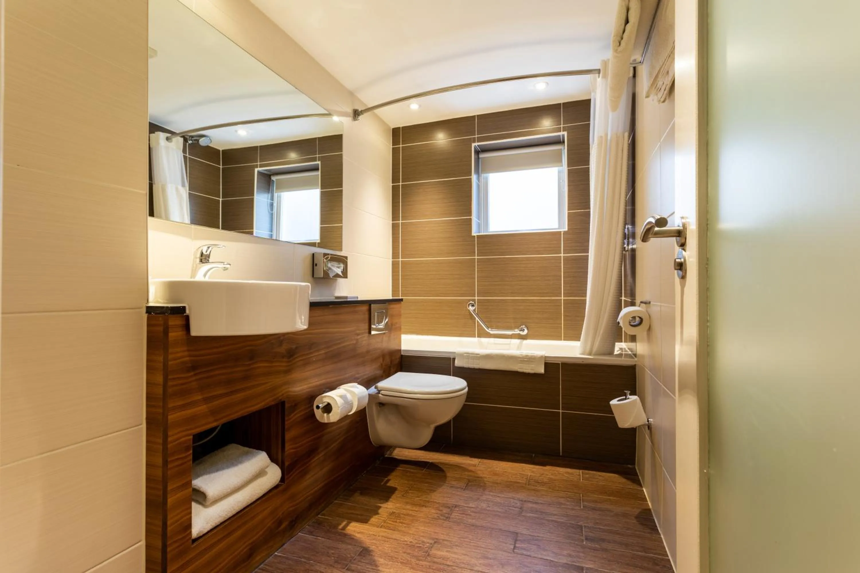 Bathroom in Holiday Inn Newcastle-Jesmond by IHG