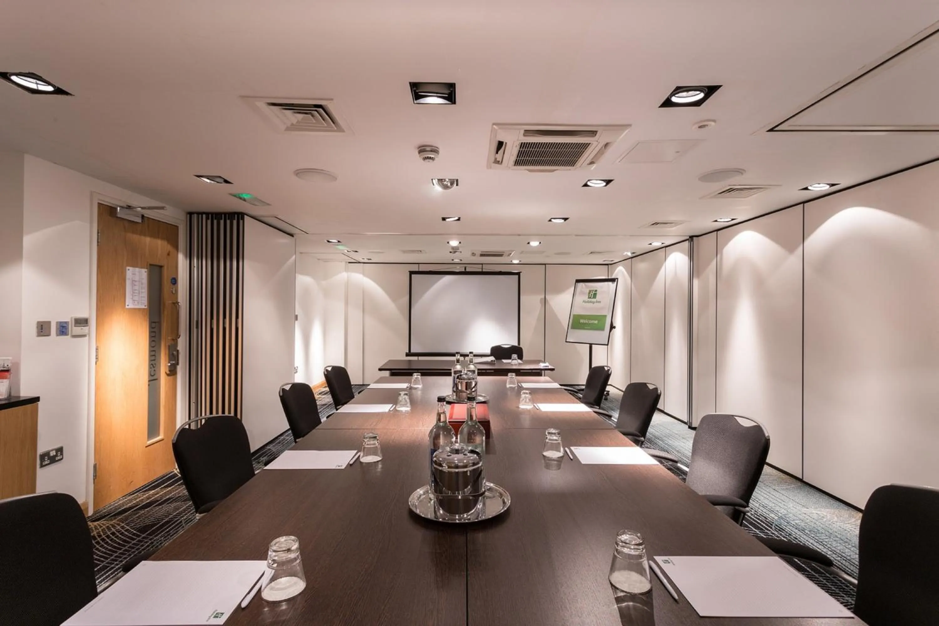 Meeting/conference room in Holiday Inn Newcastle-Jesmond by IHG