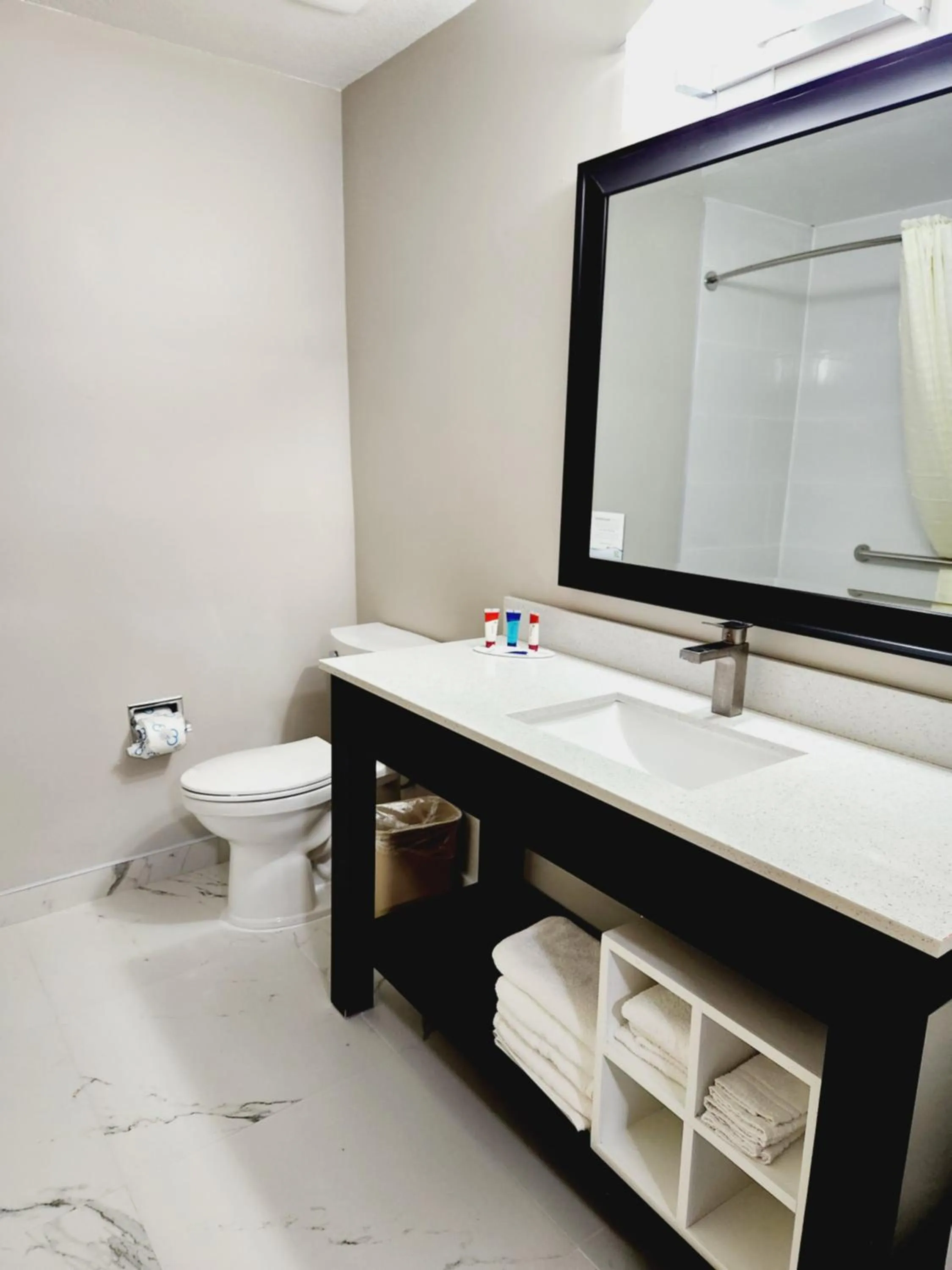 Days Inn & Suites by Wyndham Corpus Christi Central