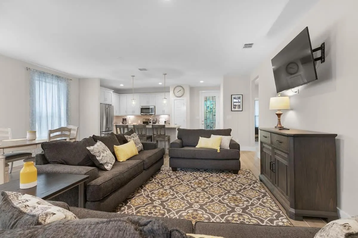 TV and multimedia in Pristine 3-bedroom Home Near Canyon Lake!