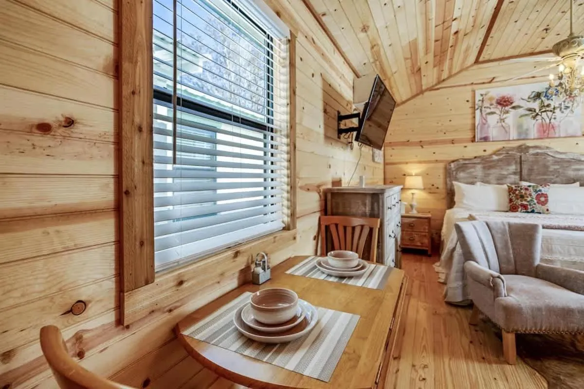 Living room in Fancy Cabin Right on Main St!