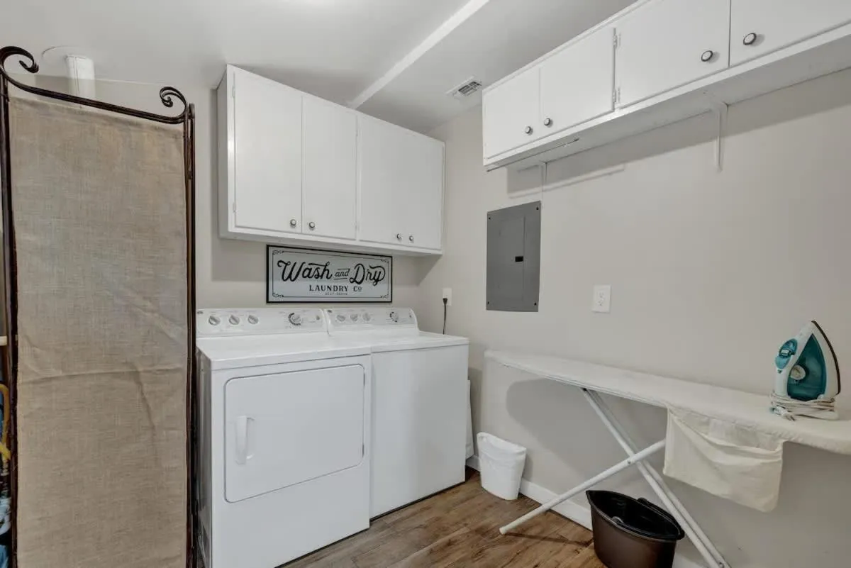 laundry in The Billie Goat Haus - Hot Tub -Steps to Main St!