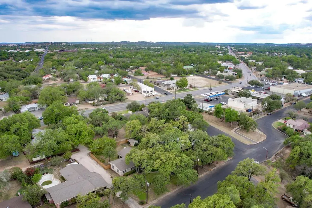 The Billie Goat Haus - Hot Tub -Steps to Main St! The Billie Goat Haus - Hot Tub -Steps to Main St!