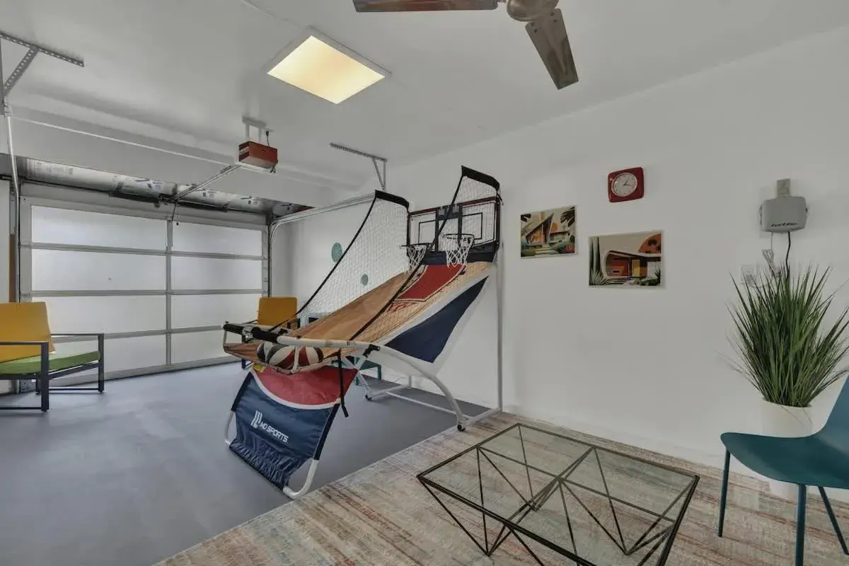 Luxury Mid Century Charmer Near Historic Main St Luxury Mid Century Charmer Near Historic Main St