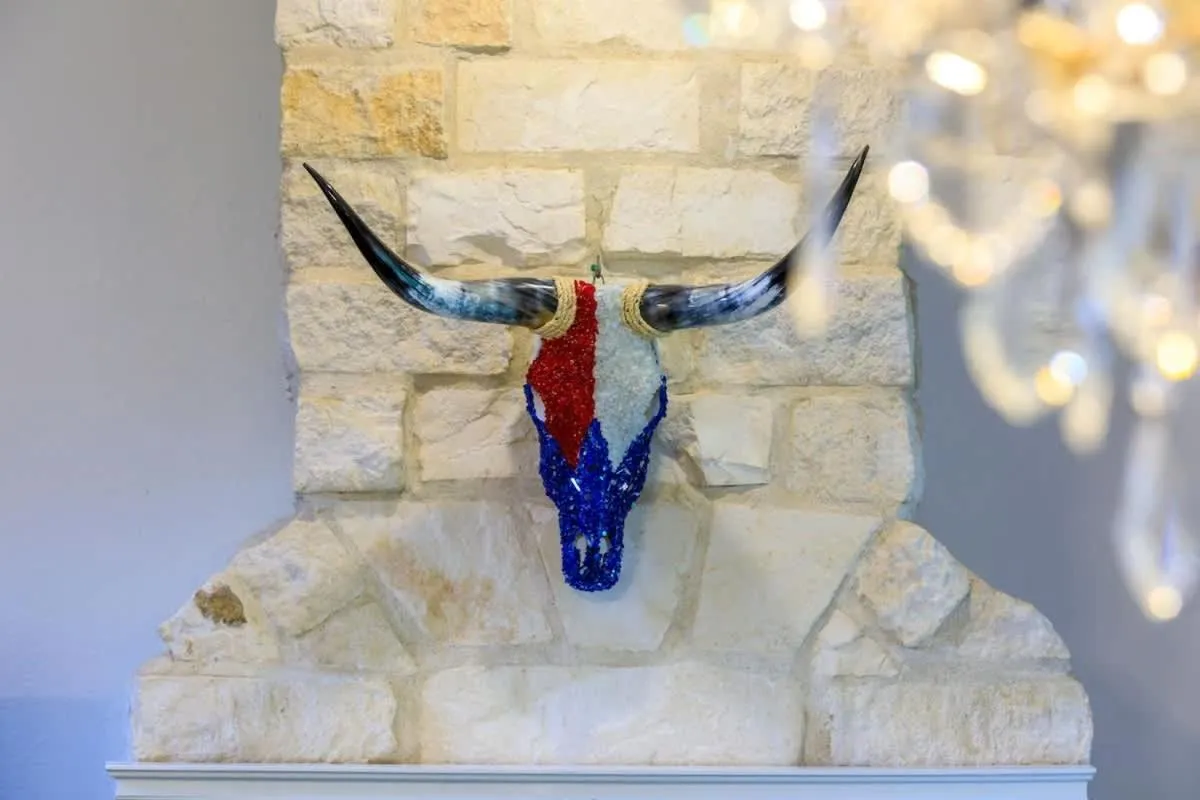 Decorative detail in Luxury Haus - GREAT Backyard, Firepit, Bocce Ball!