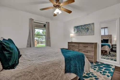 Luxury Haus - GREAT Backyard, Firepit, Bocce Ball!