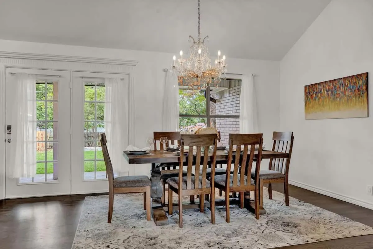 Seating area in Luxury Haus - GREAT Backyard, Firepit, Bocce Ball!