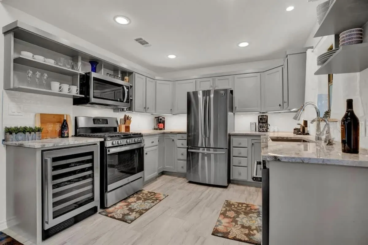 Kitchen or kitchenette in Luxury Haus - GREAT Backyard, Firepit, Bocce Ball!